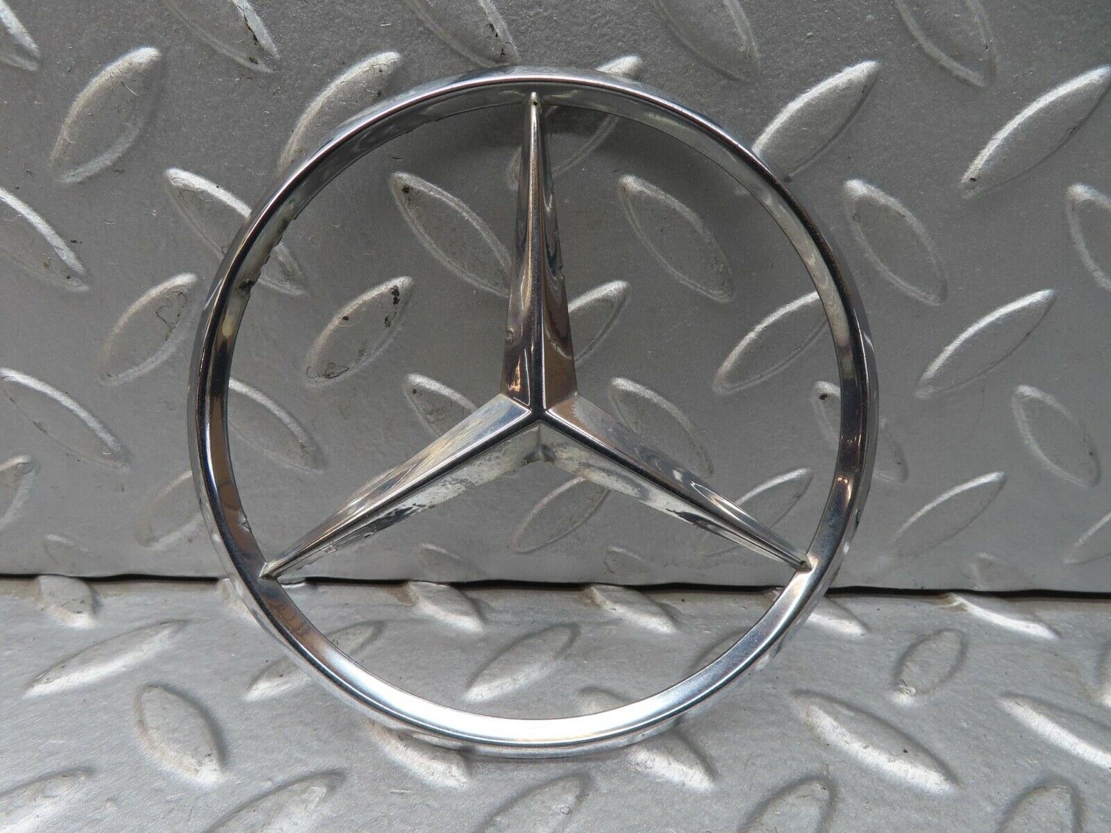 13623 Mercedes-Benz W123 200 Trunk Boot Lid Emblem 1267580058