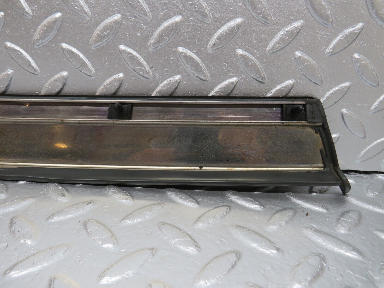 33994 Mercedes-Benz W124 260E Front Right Fender Wing Lower Moulding Trim