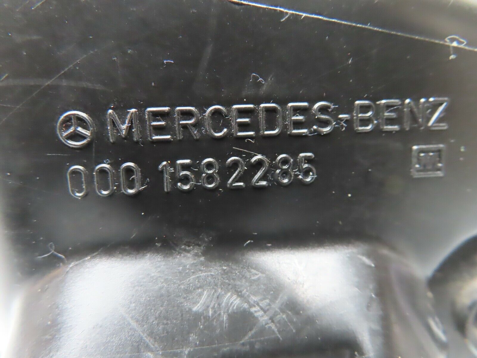 21576 Mercedes-Benz W126 300SE Ignition Coil Cover Cap 0001582285