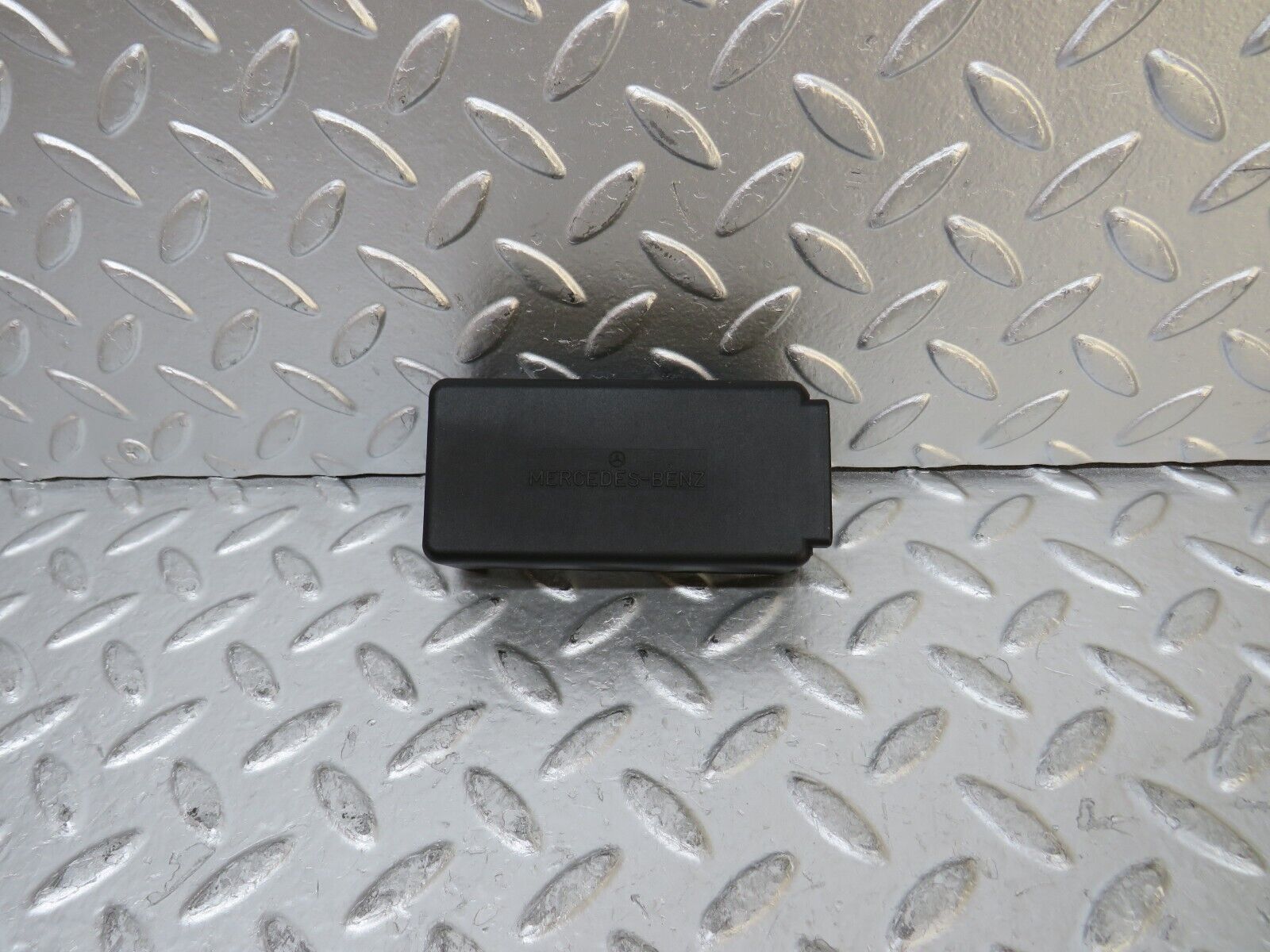 26881 Mercedes-Benz W123 240D Heater Plug Timer Relay Cover 0005454145