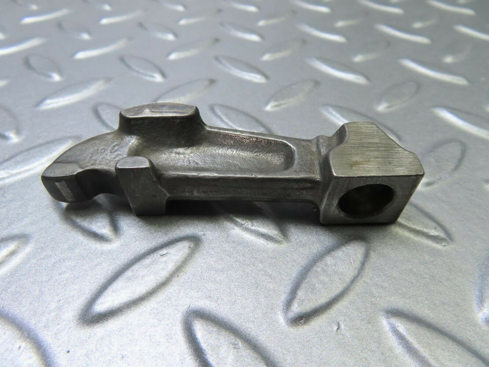 9133 Mercedes-Benz W108 Valve Rocker Arm With Retaining Spring