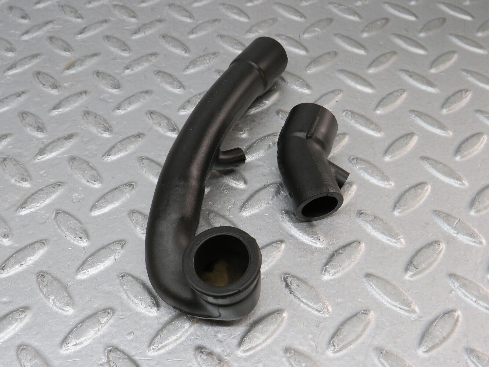 36281 Mercedes-Benz W126 420SE Crankcase Breather Hose Pipe 2x 1160940791 1170940882