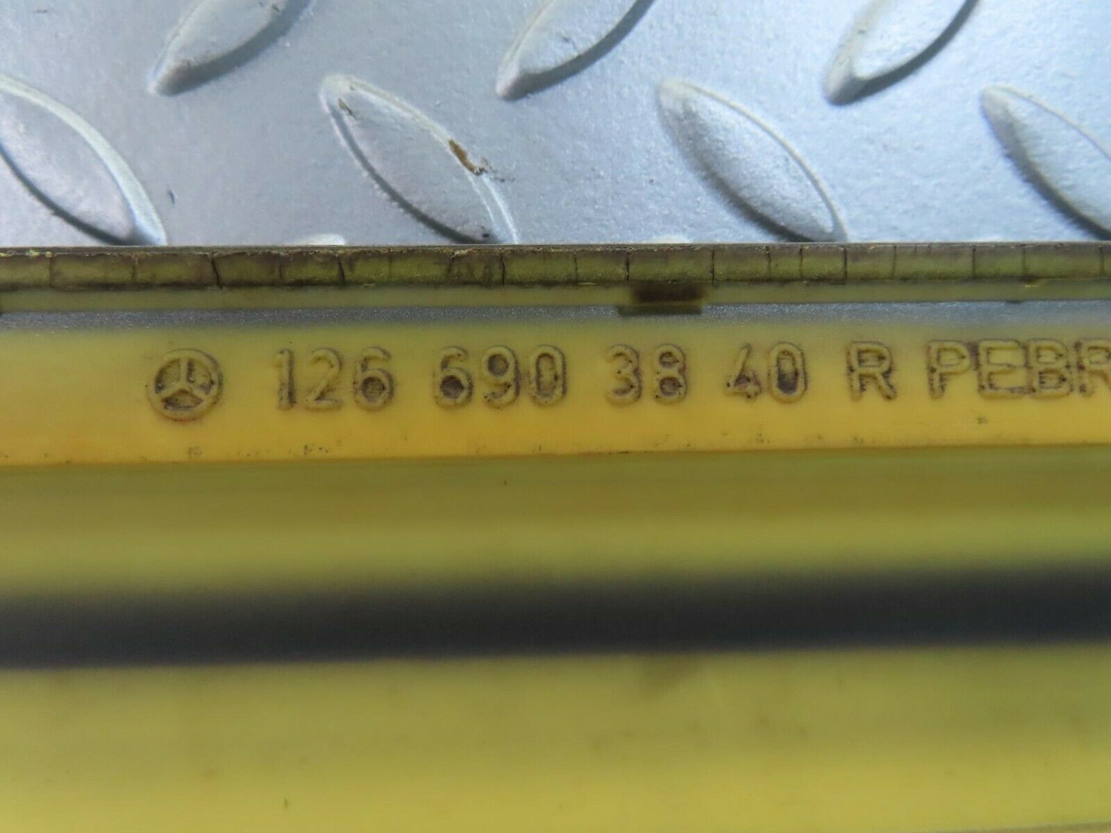 8877 Mercedes-Benz W126 Front Right Door Moulding 1266903840