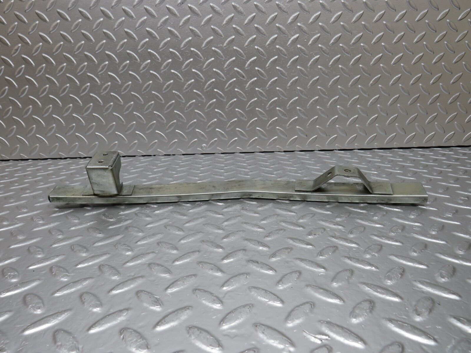0756 Mercedes-Benz C107 350SLC Coupe Rear Left Window Channel