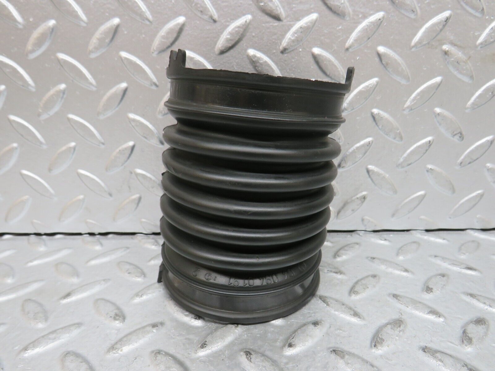 29113 Mercedes-Benz C124 320CE Coupe Air Intake Hose 1040940191