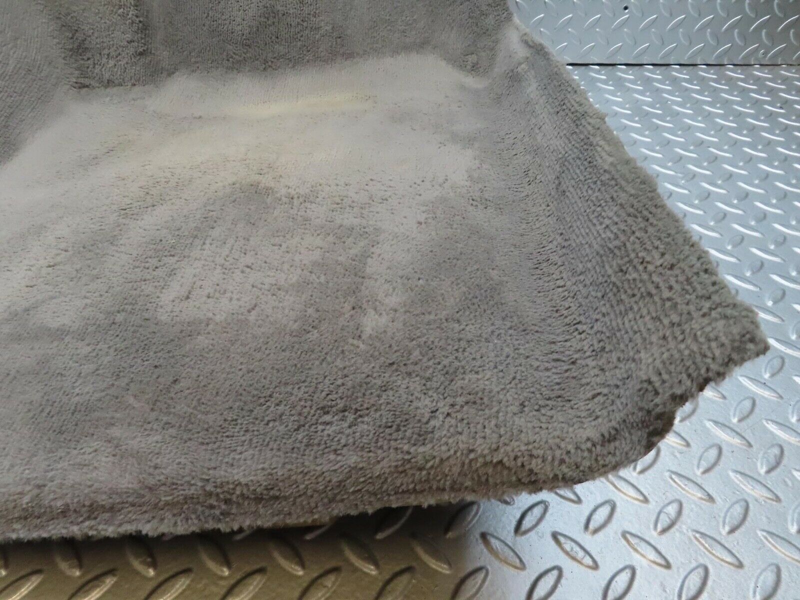 15131 Mercedes-Benz W140 S320 Front Right Foot Well Carpet 1406800440