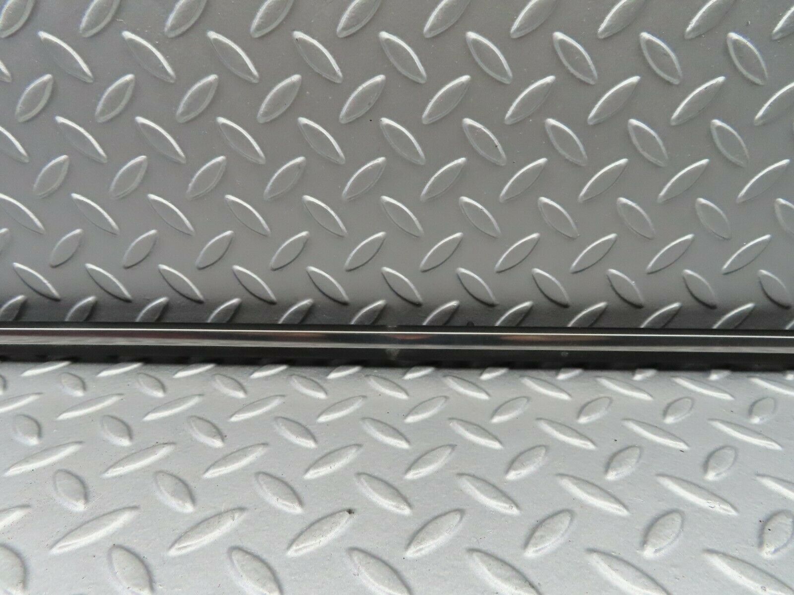 5882 Mercedes-Benz W123 200 Centre Door Chrome Trim Front Right