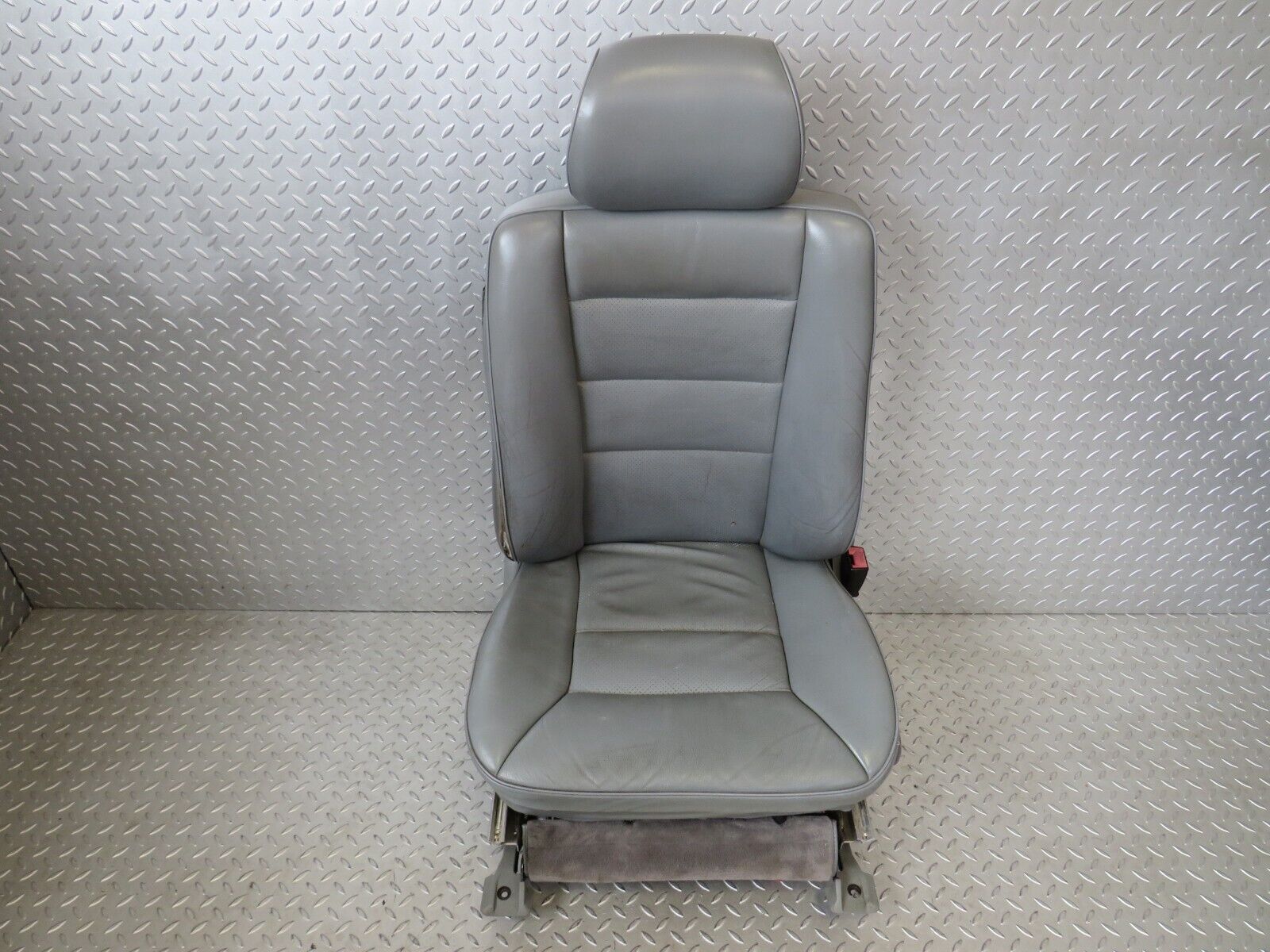 25697 Mercedes-Benz W124 280E Electric Front Right Seat Grey