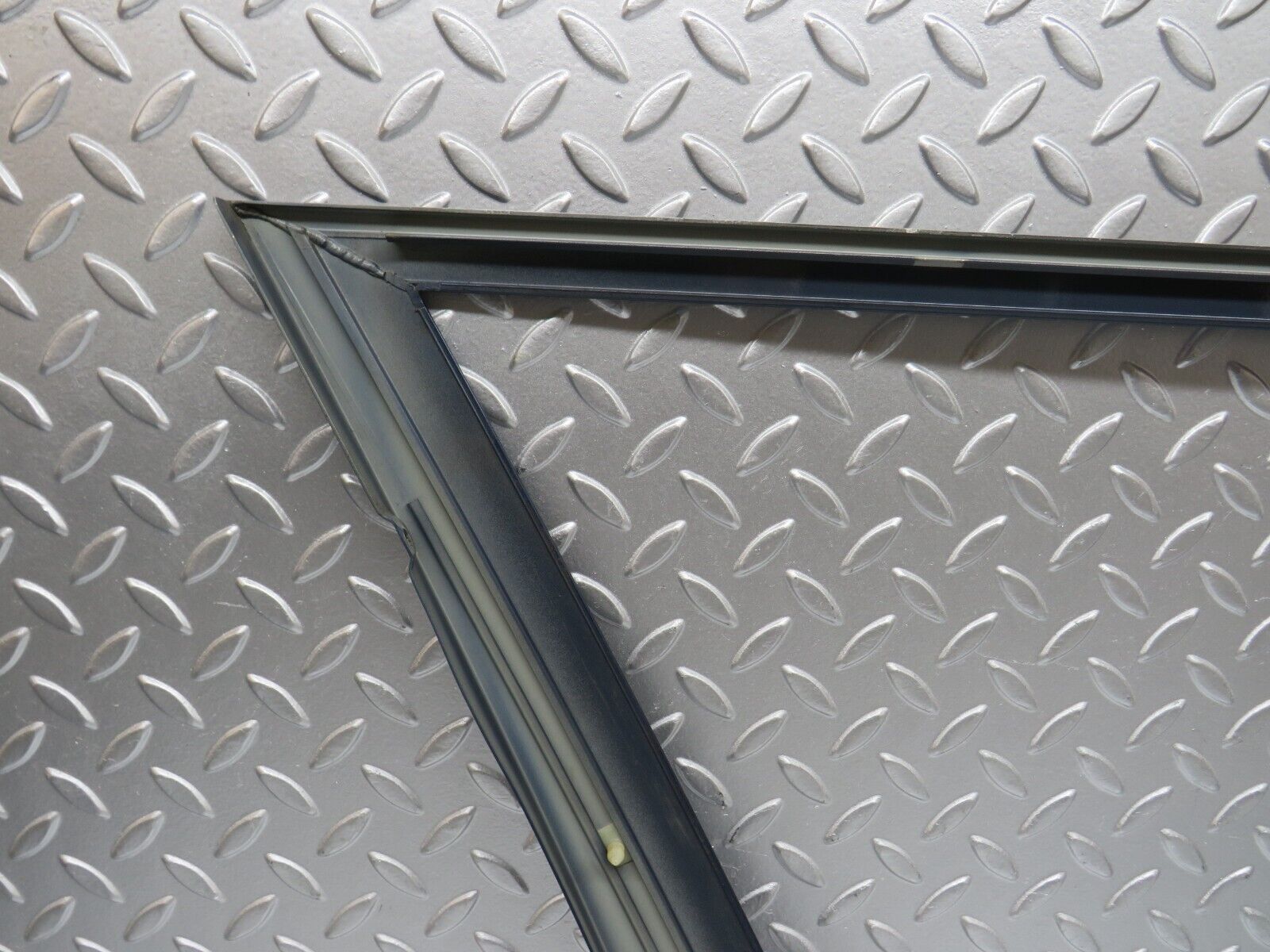 31183 Mercedes-Benz S124 220TE Wagon Front Right Door Exterior Frame Trim