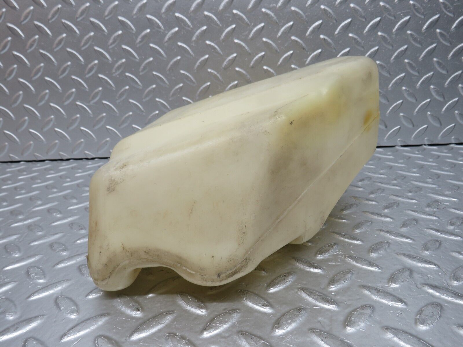 0101 Mercedes-Benz W116 350SE Windscreen Washer Fluid Tank