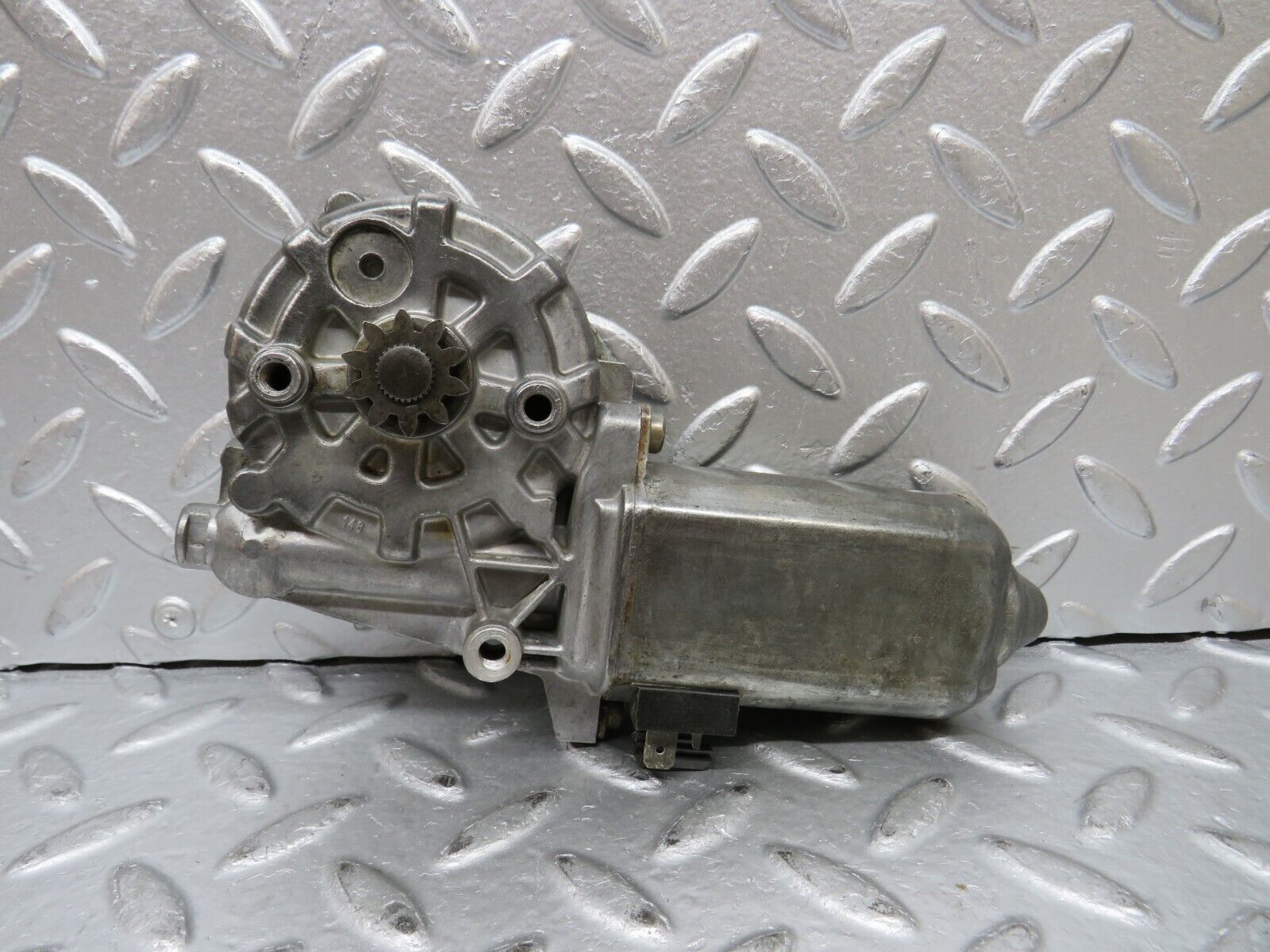 30064 Porsche 924 Right Door Window Regulator Motor Bosch 0130821119