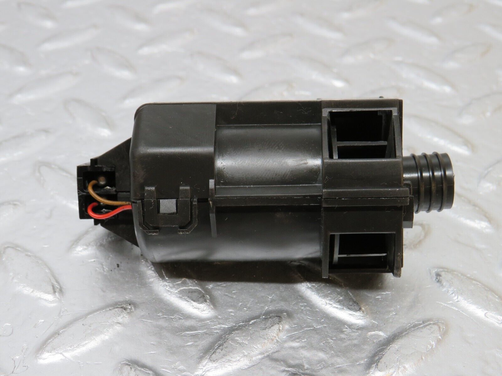 32408 Mercedes-Benz S124 300TE Wagon Temperature Sensor