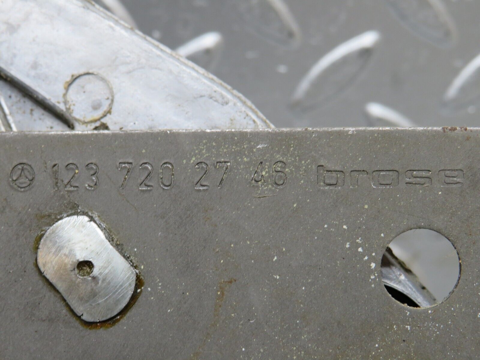 28712 Mercedes-Benz W123 230E Front Left Power Window Regulator 1237202746