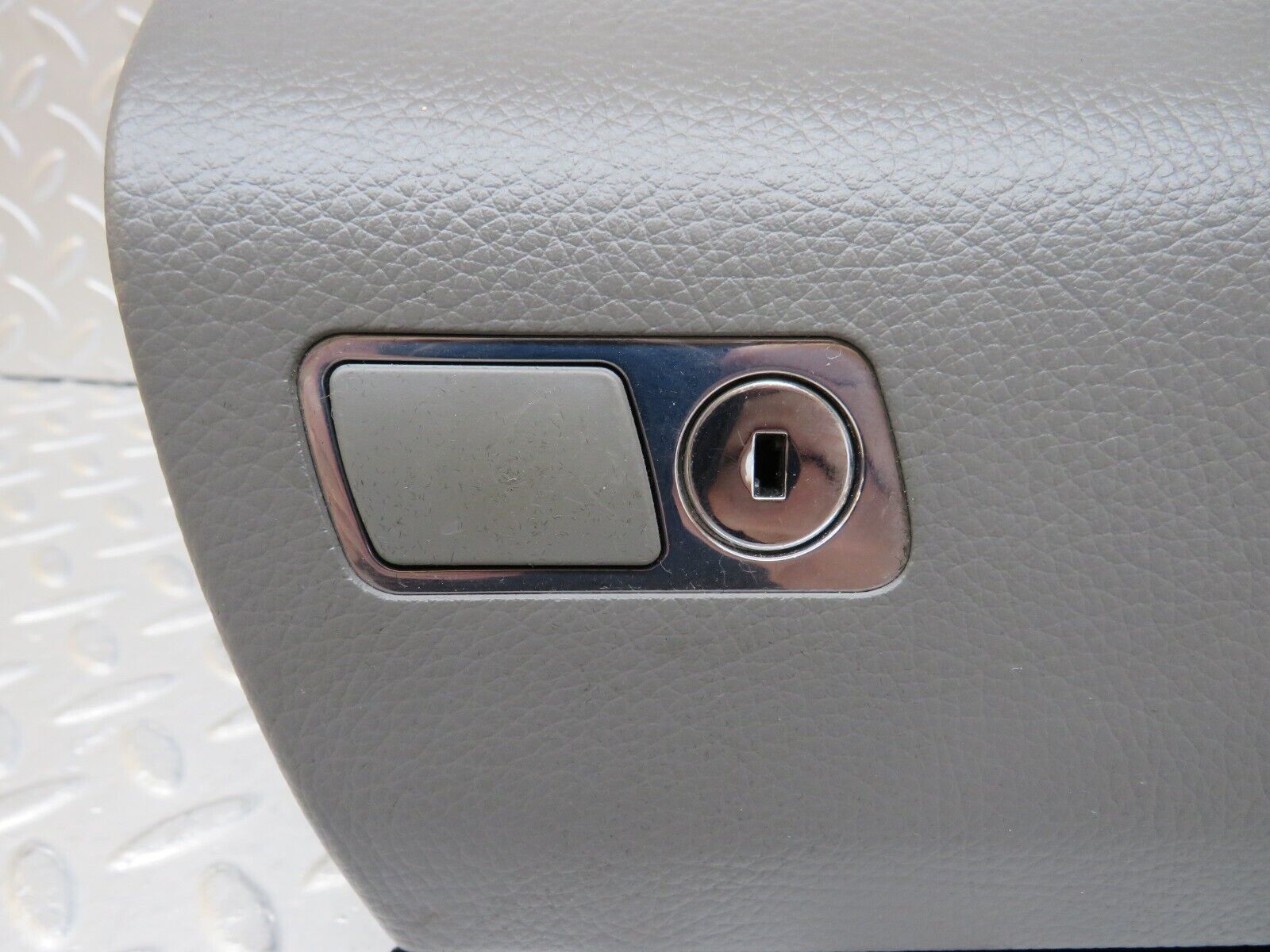 35201 Mercedes-Benz W221 Glove Box No Key