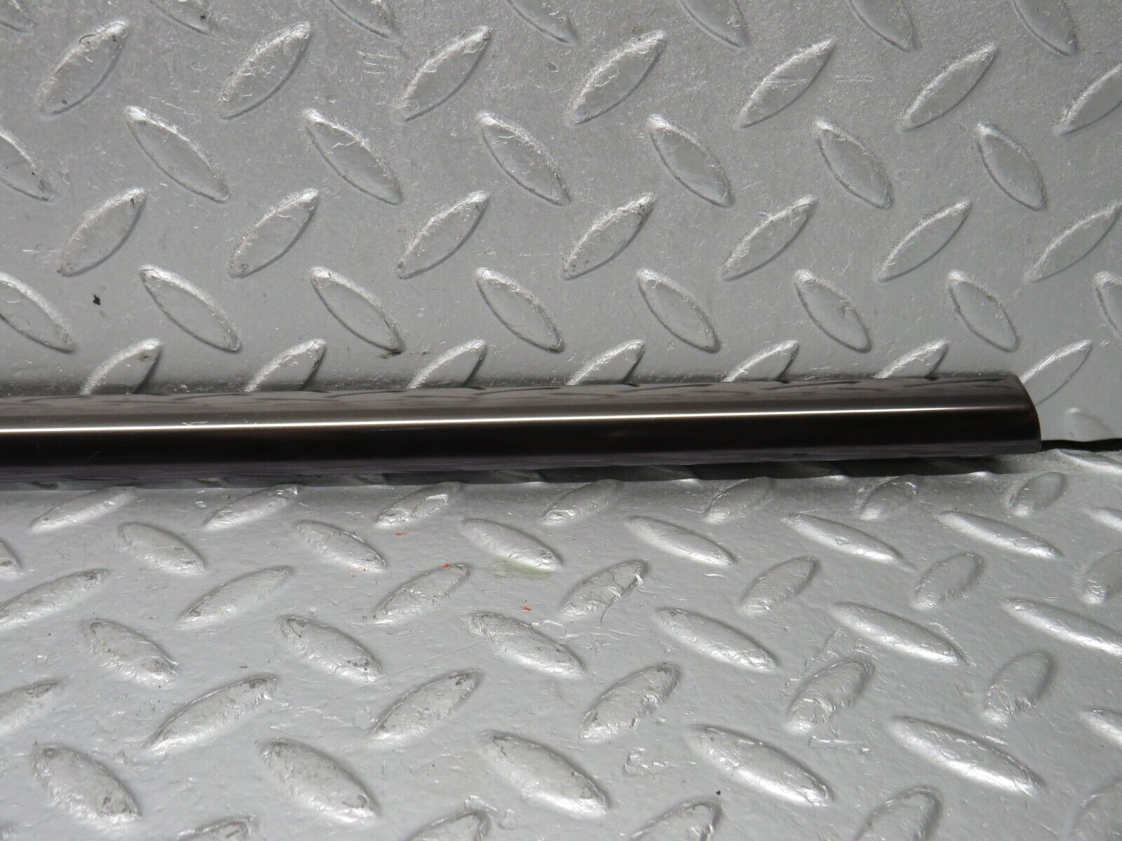 39654 Mercedes-Benz R129 320SL Coupe Left Door Window Moulding Trim