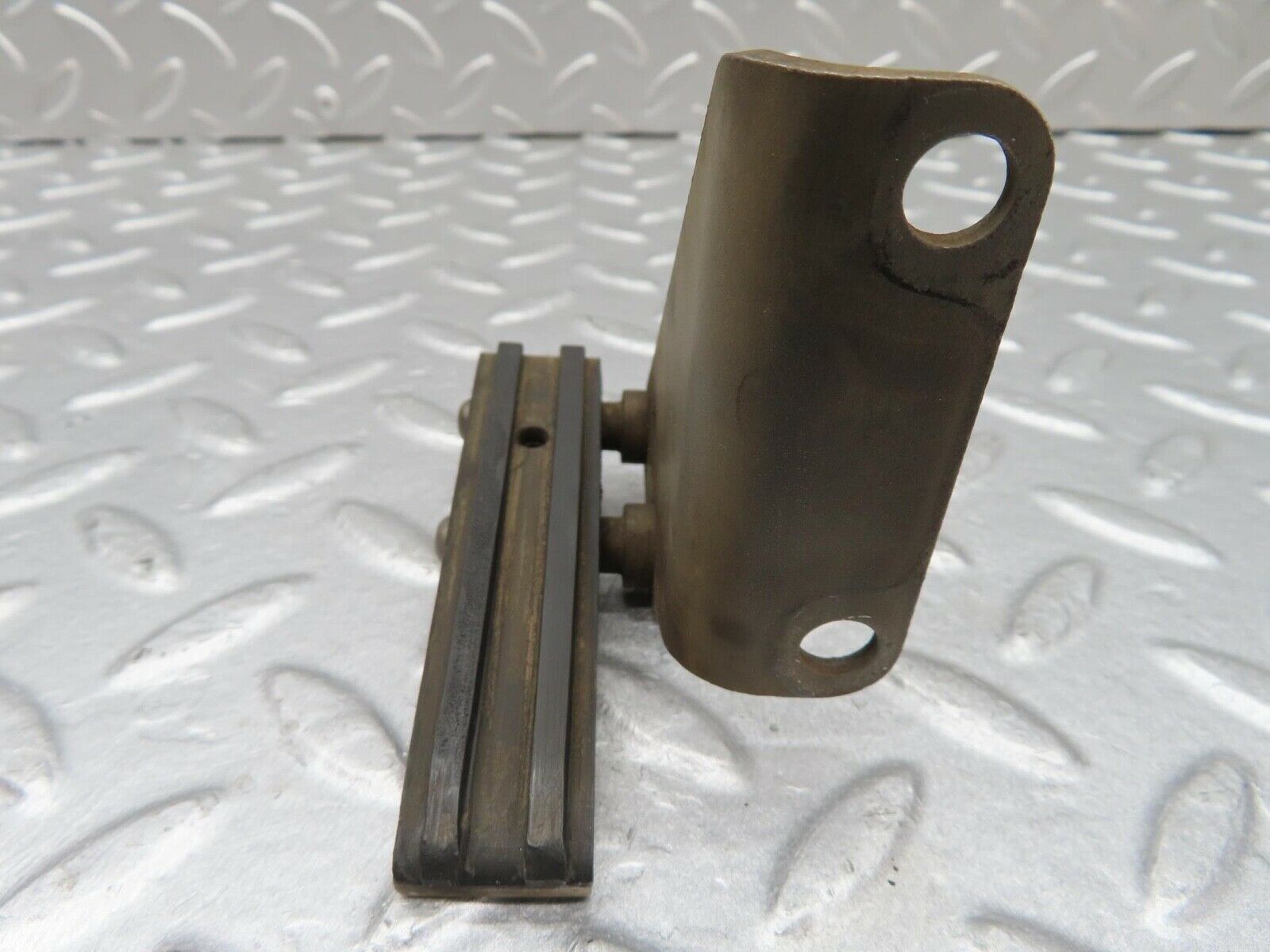 12927 Mercedes-Benz W111 220SE Timing Chain Guide Rail