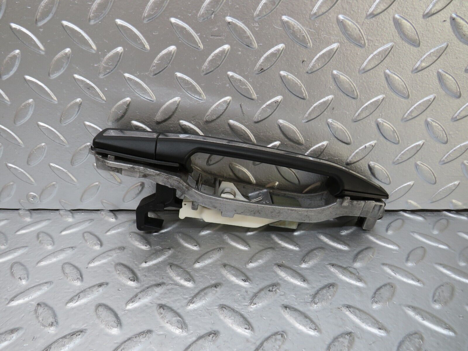 25816 Mercedes-Benz W124 280E Rear Right Exterior Door Handle