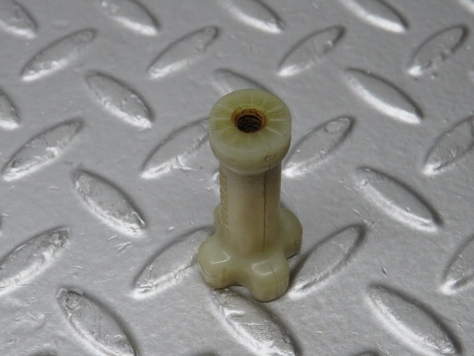 38139 Mercedes-Benz A124 320E Cabriolet Windscreen Washer Reservoir Holder 2018690028