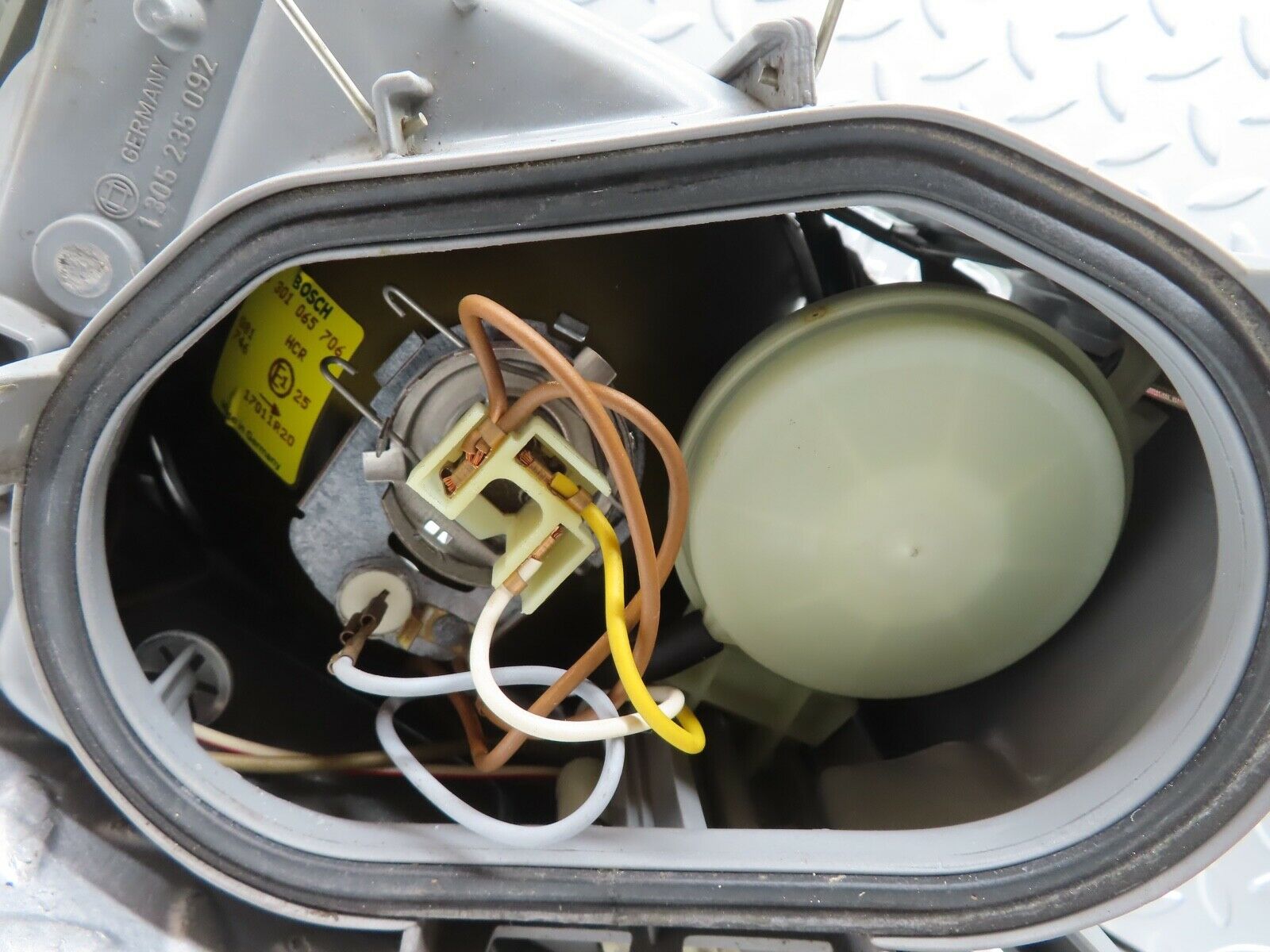 21613 Mercedes-Benz W126 300SE Headlight Right Side Bosch RHD 1268209361