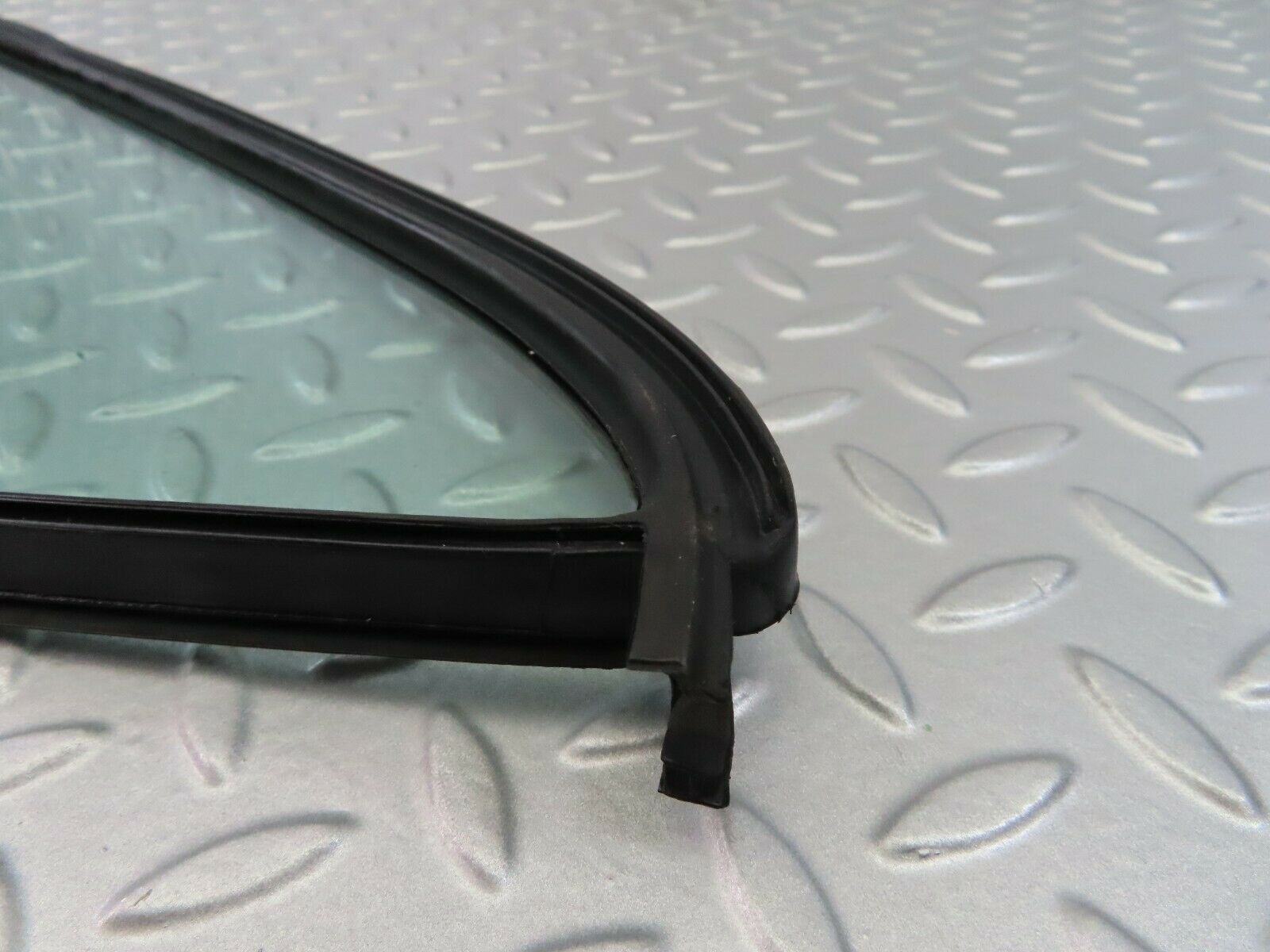 7258 Mercedes-Benz W116 450SE Rear Left Quarter Window