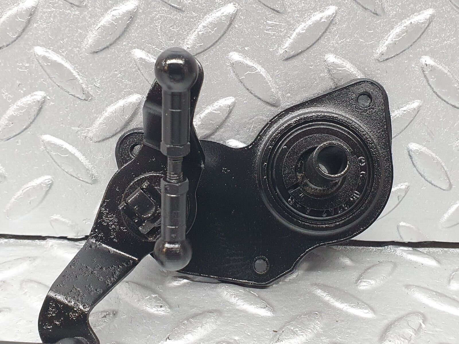 41233 Mercedes-Benz W126 300SE Throttle Linkage