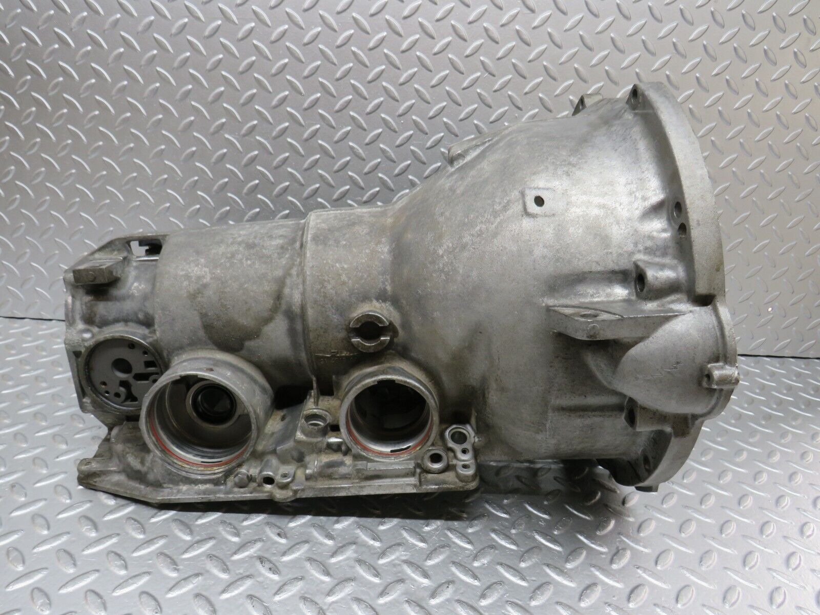 34581 Mercedes-Benz C126 380SEC Automatic Gearbox Housing 1262711701 126270360