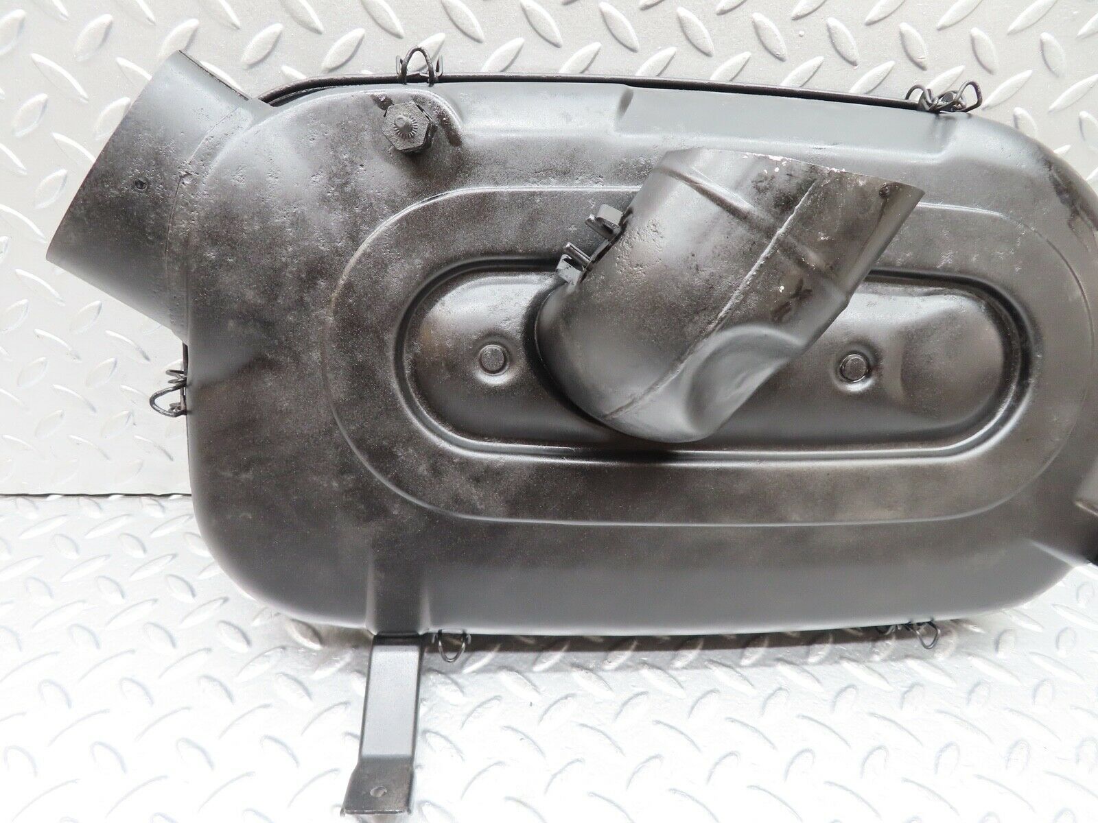 18191 Mercedes-Benz W123 200 Air Filter Housing 1150940002