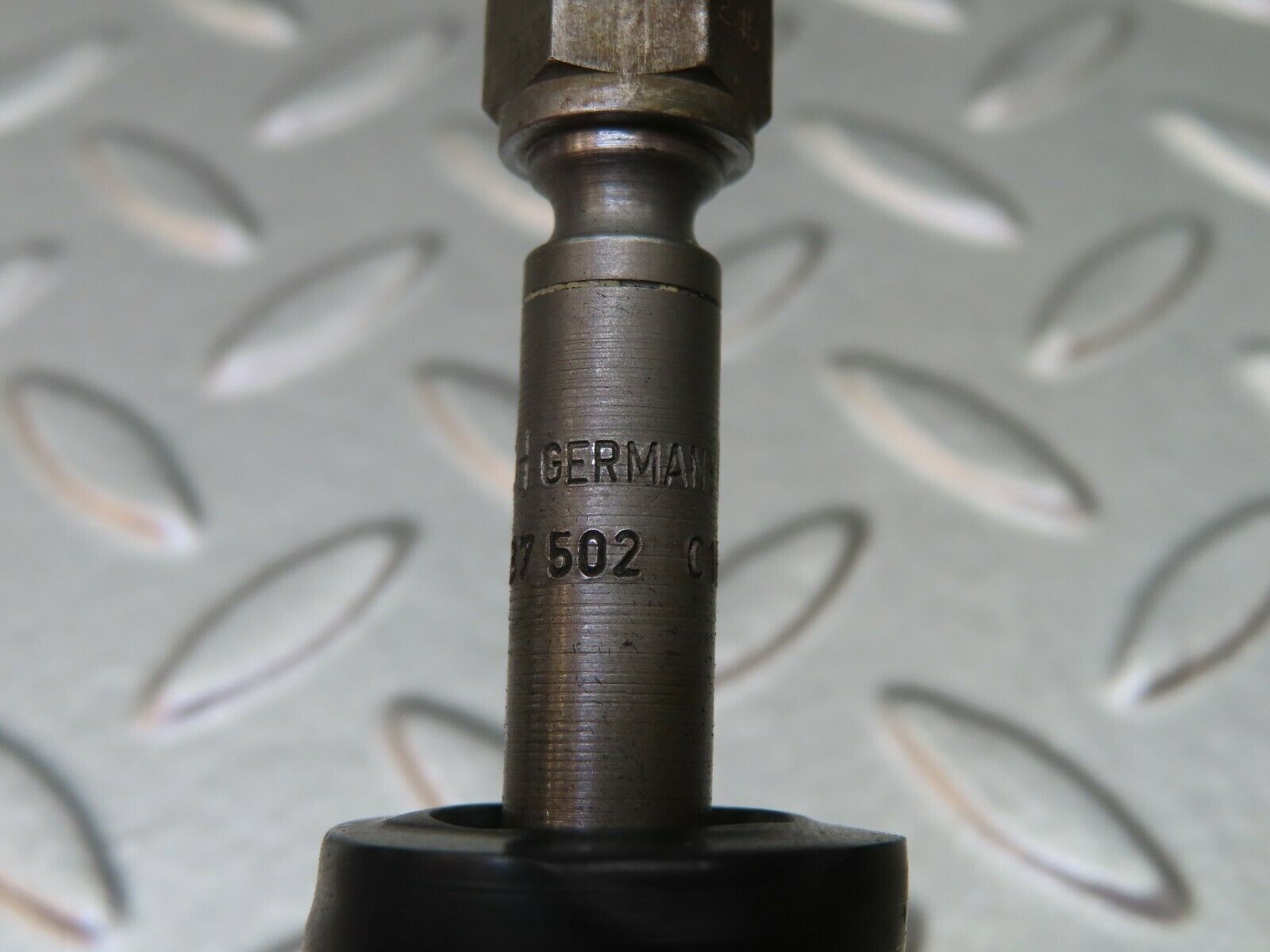 4423 Mercedes-Benz W123 230E Fuel Injector Bosch 0437502010