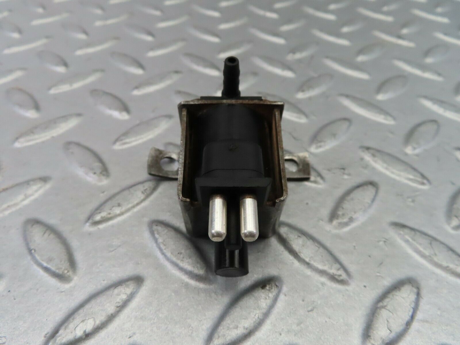 7747 Mercedes-Benz S123 230TE Wagon Vacuum Control Valve Pierburg 0015407097