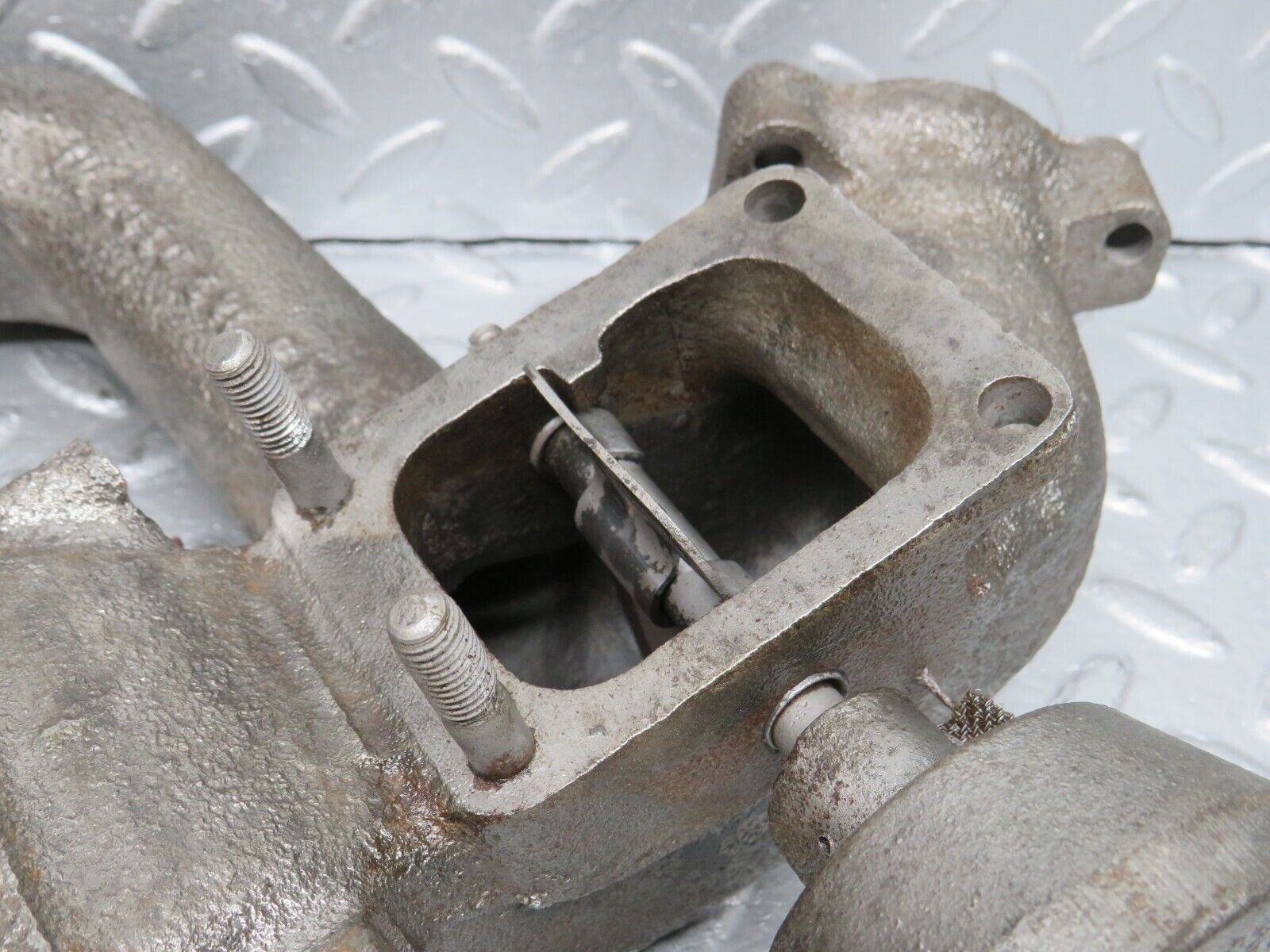 40425 Mercedes-Benz W110 230 Exhaust Manifold 1081420102 1801430207