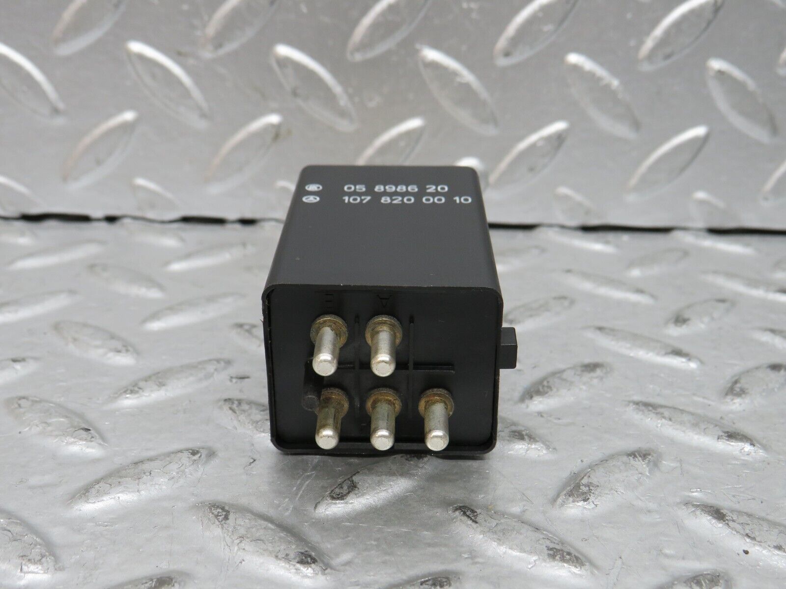 28315 Mercedes-Benz S123 240D Wagon Rear Heated Window Relay 1078200010