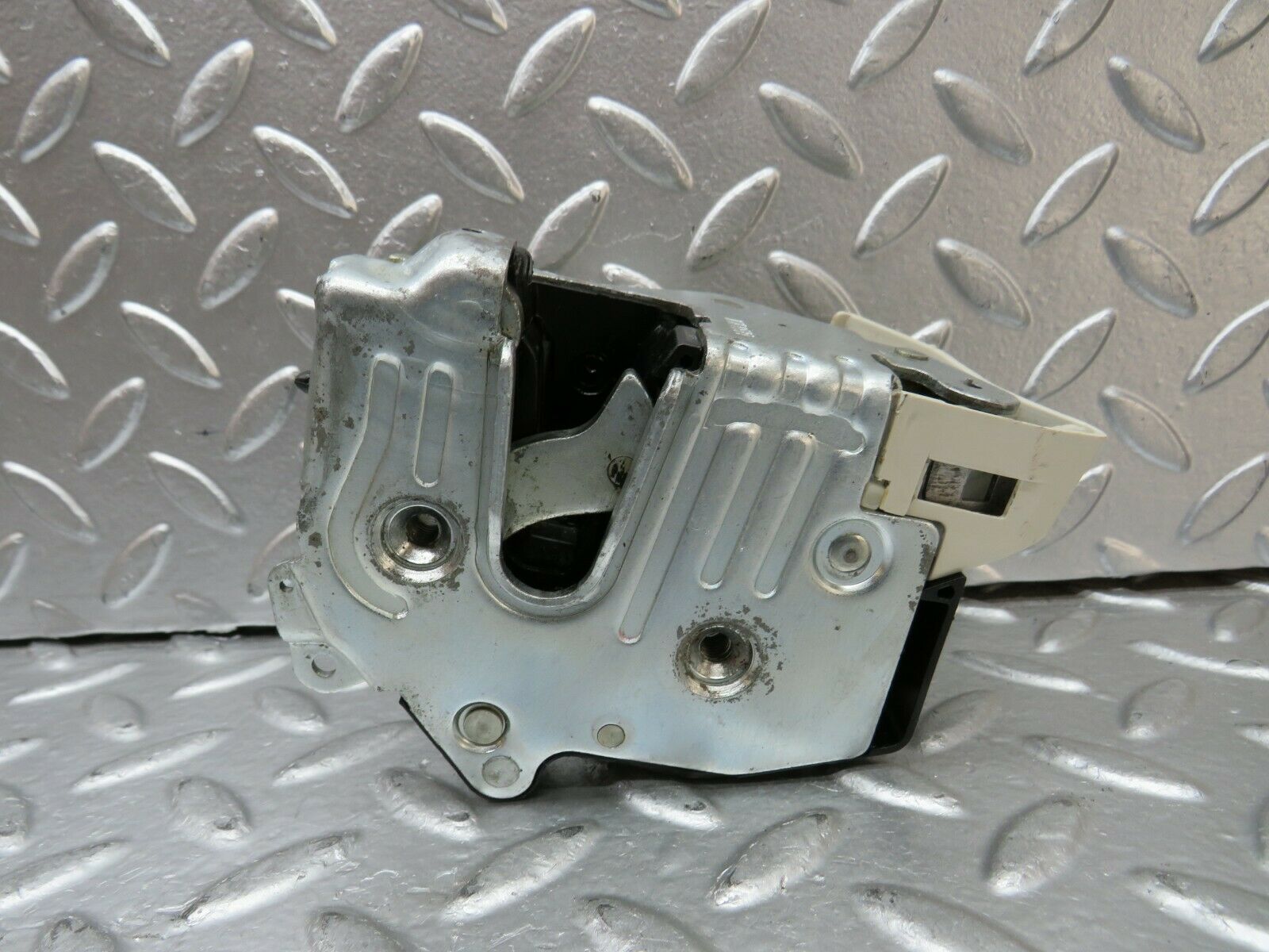 24198 Mercedes-Benz S124 220TE Wagon Rear Right Door Lock Mechanism