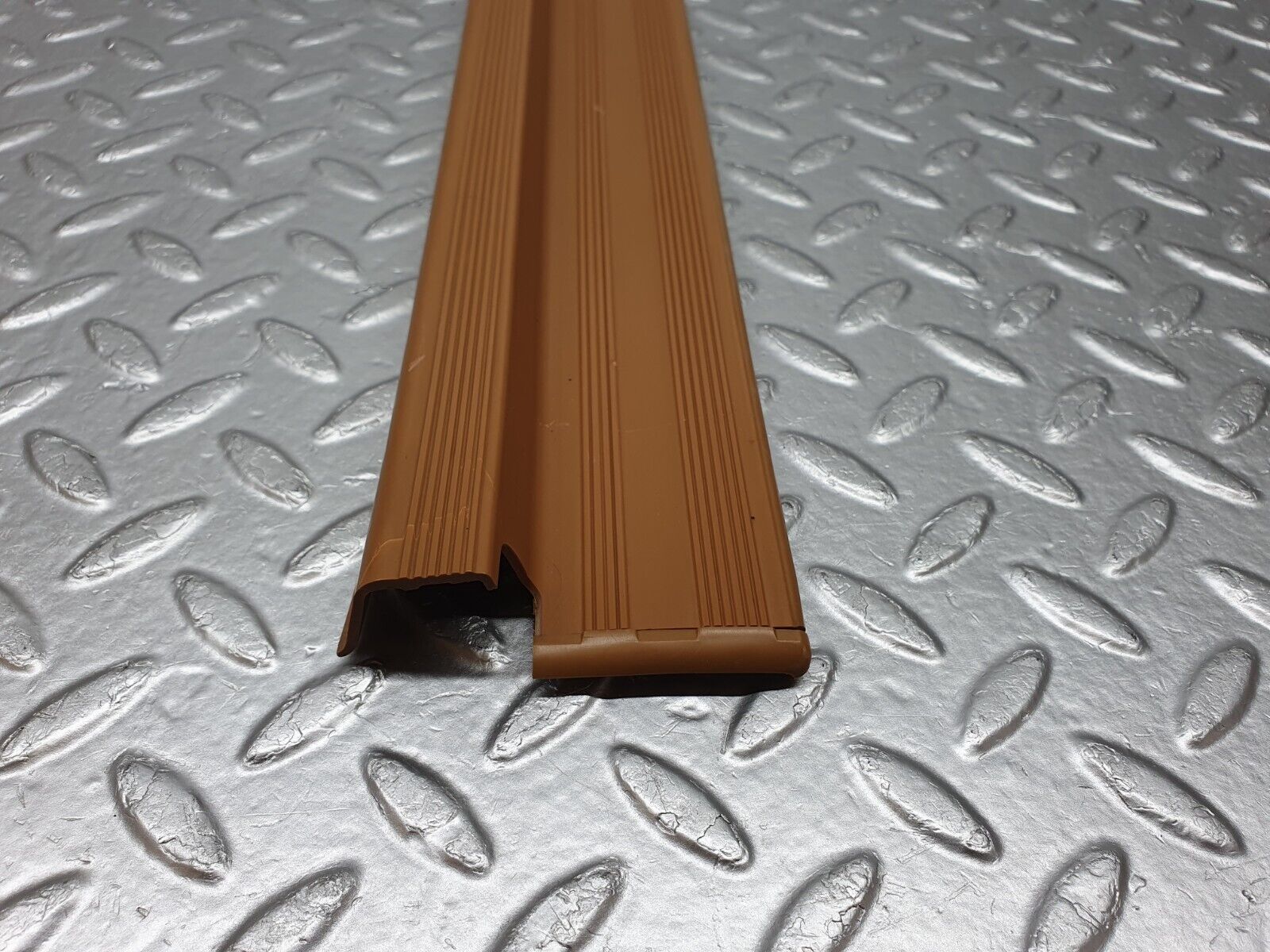 41417 Mercedes-Benz W124 200E Front Right Door Sill Trim Palomino