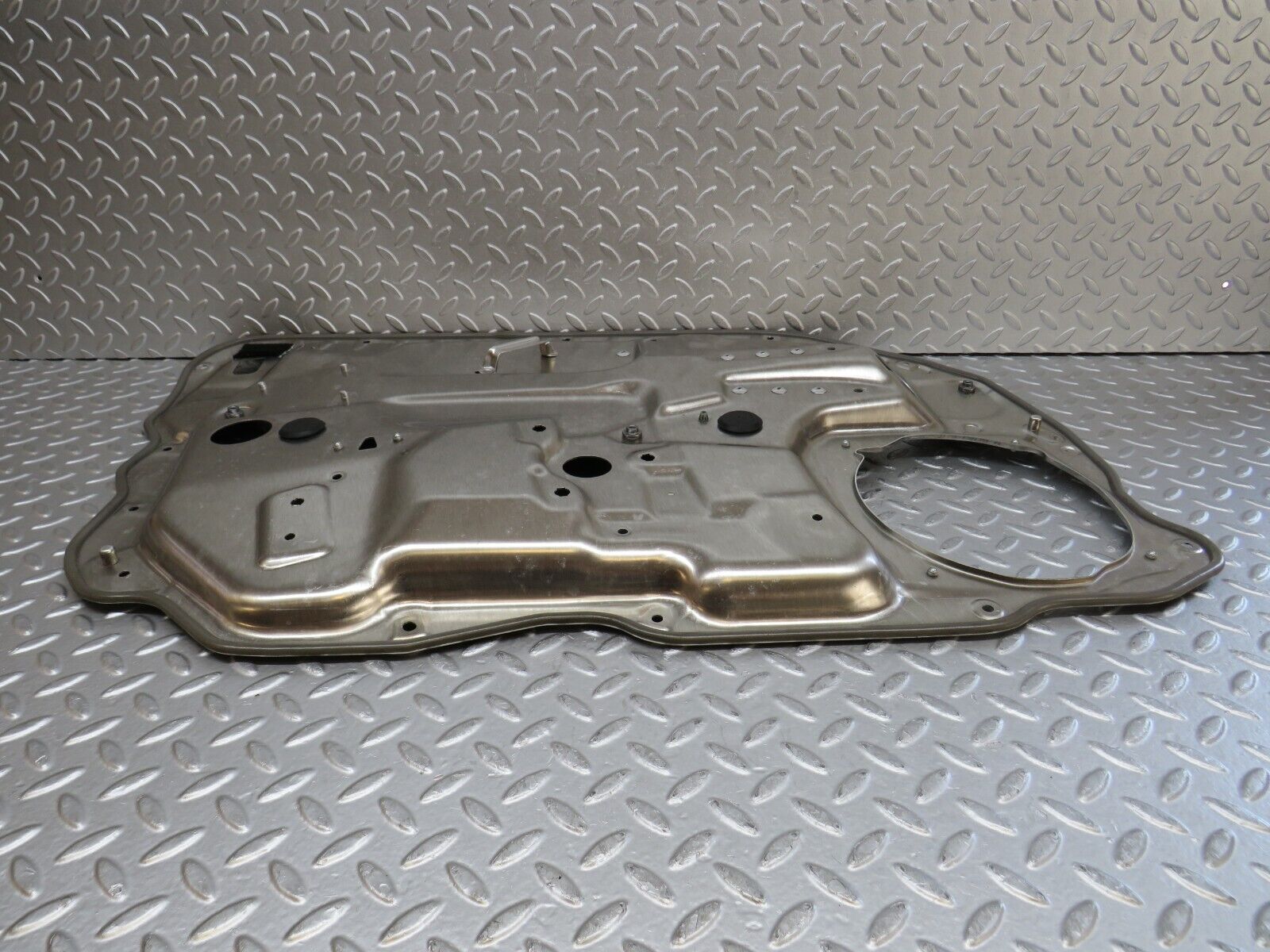 35104 Mercedes-Benz W221 Front Right Window Regulator Support Panel