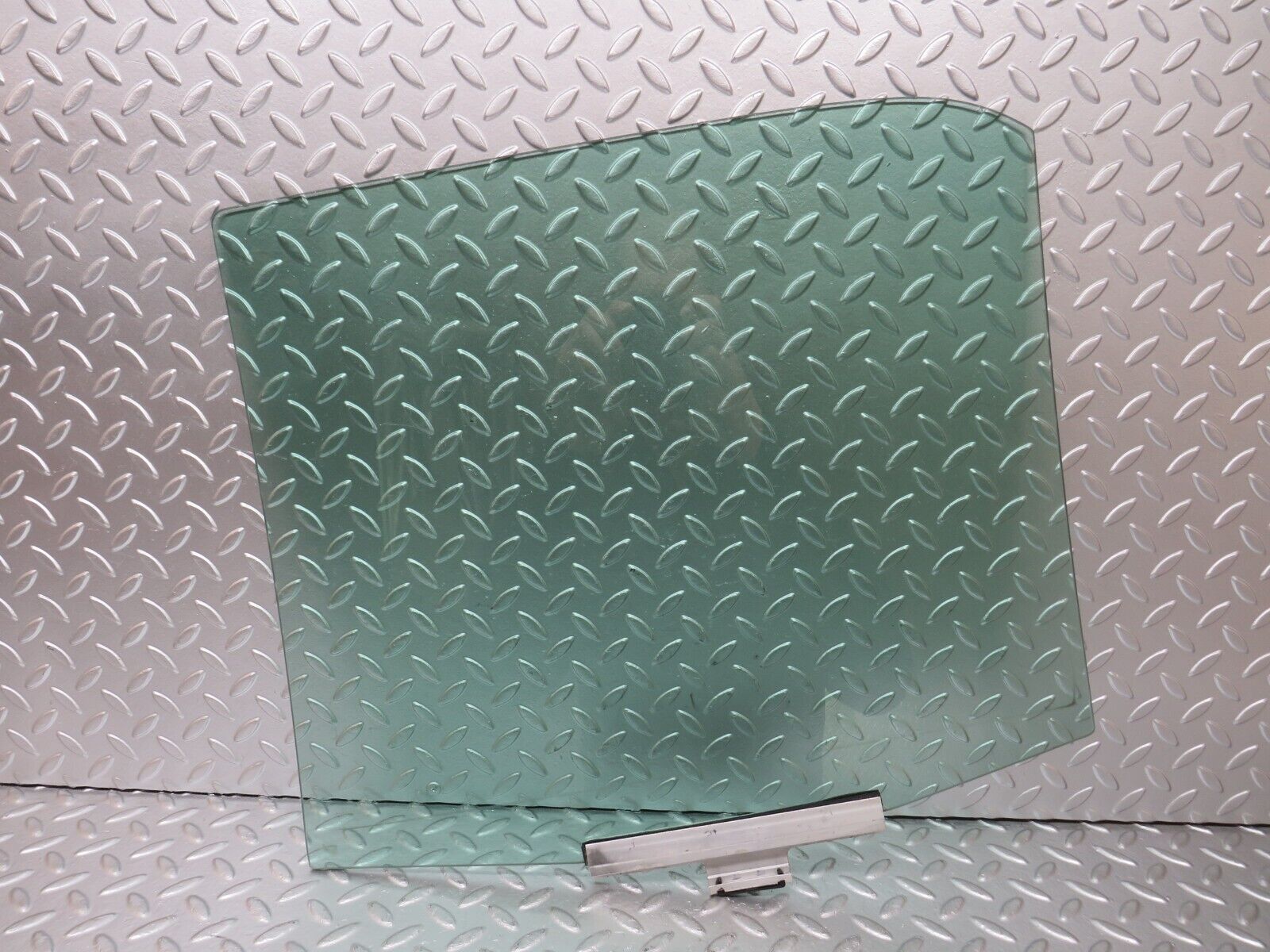 25644 Mercedes-Benz W124 280E Rear Right Door Window Glass