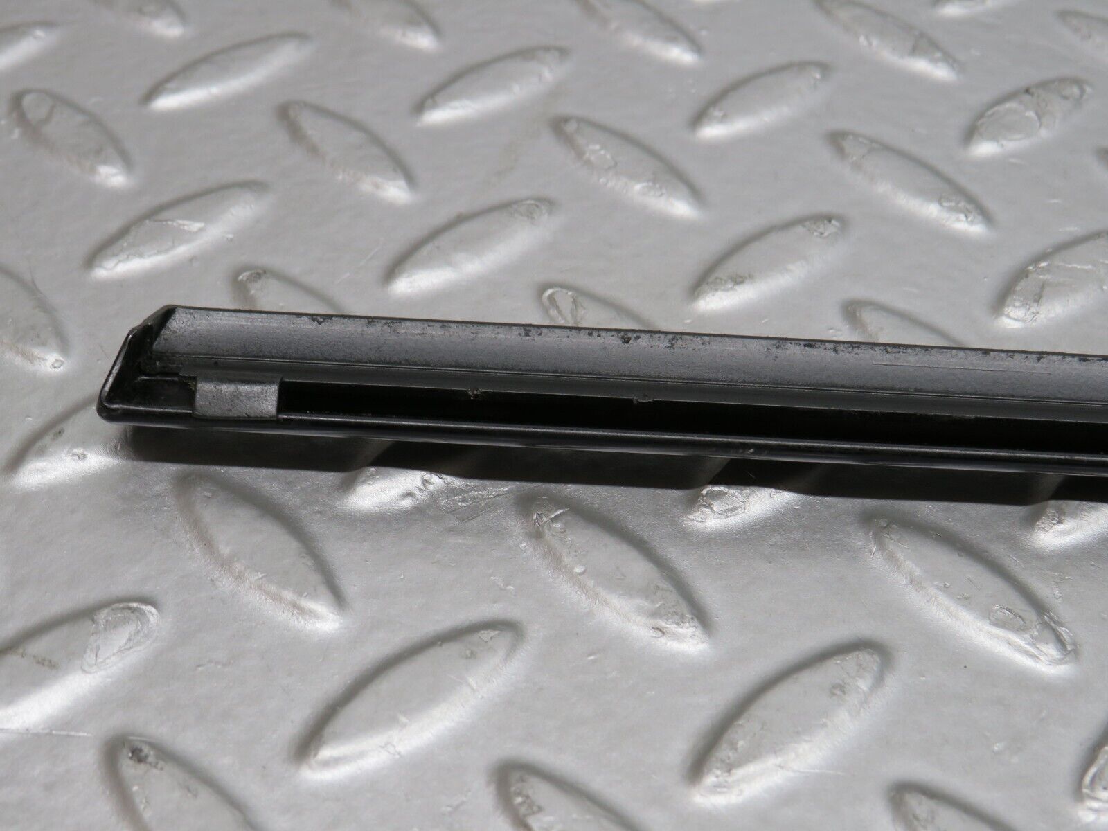 39654 Mercedes-Benz R129 320SL Coupe Left Door Window Moulding Trim