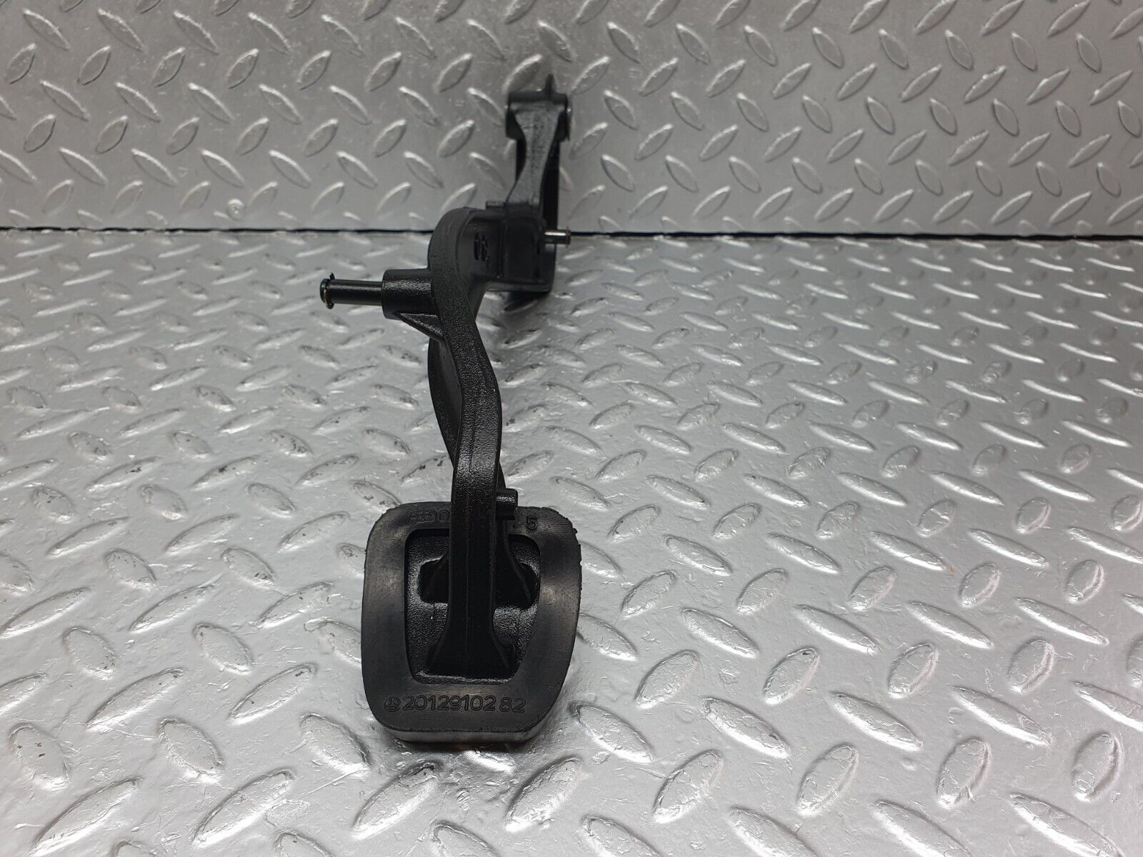 41458 Mercedes-Benz W124 200E Clutch Pedal With Rubber 2012902116 2012910282