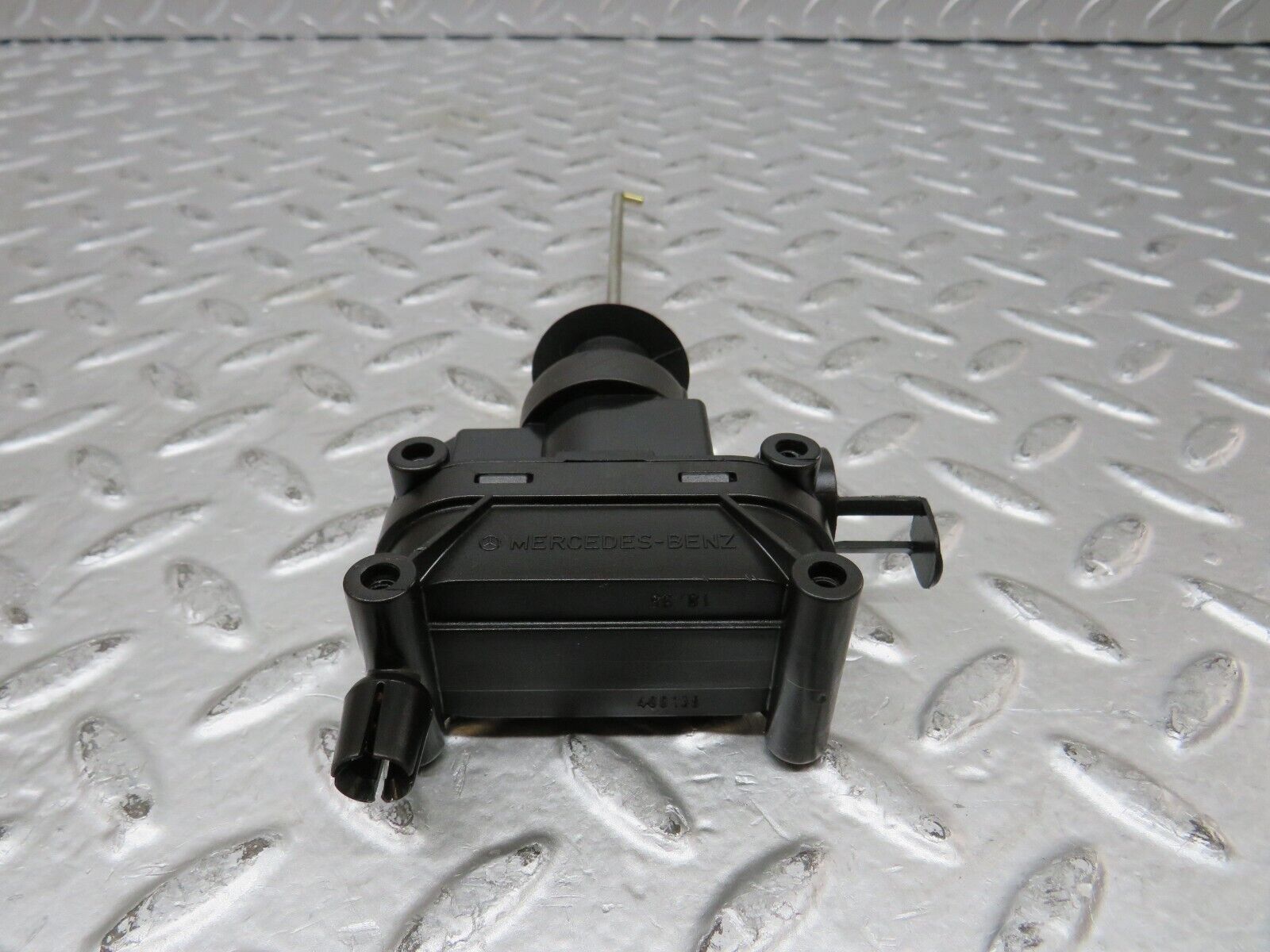 27498 Mercedes-Benz S124 300TE Wagon Trunk Lock Vacuum Actuator