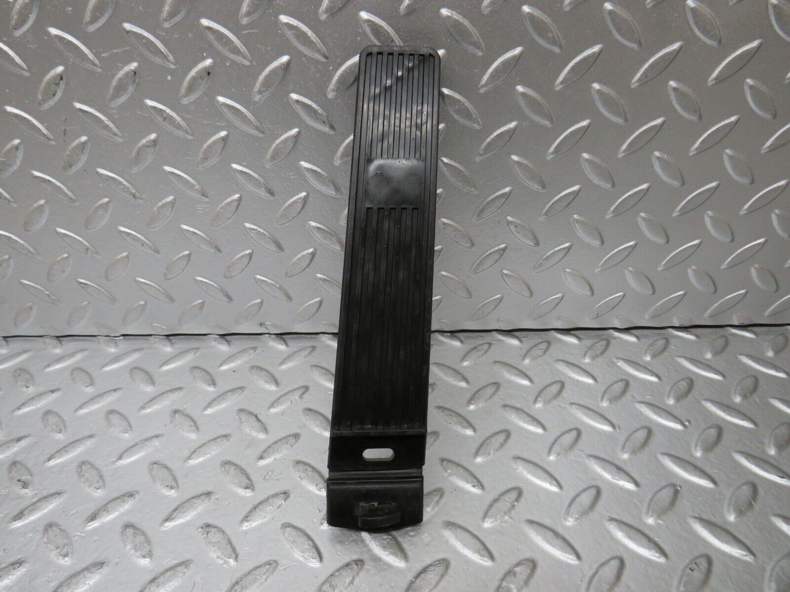 29852 Mercedes-Benz W123 230E Accelerator Pedal