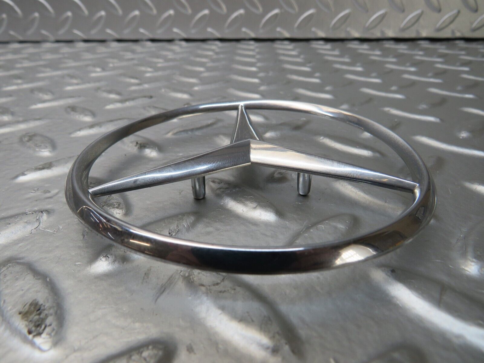 25953 Mercedes-Benz W124 280E Chrome Rear Emblem 2017580058