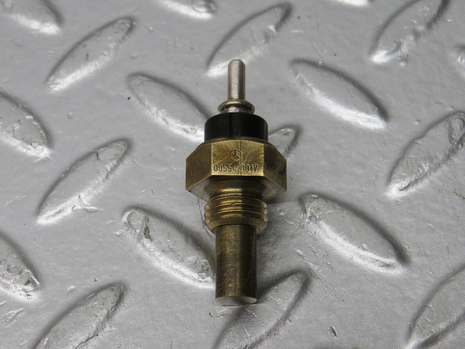 39714 Mercedes-Benz R129 320SL Coupe Coolant Temperature Sensor 0055421017