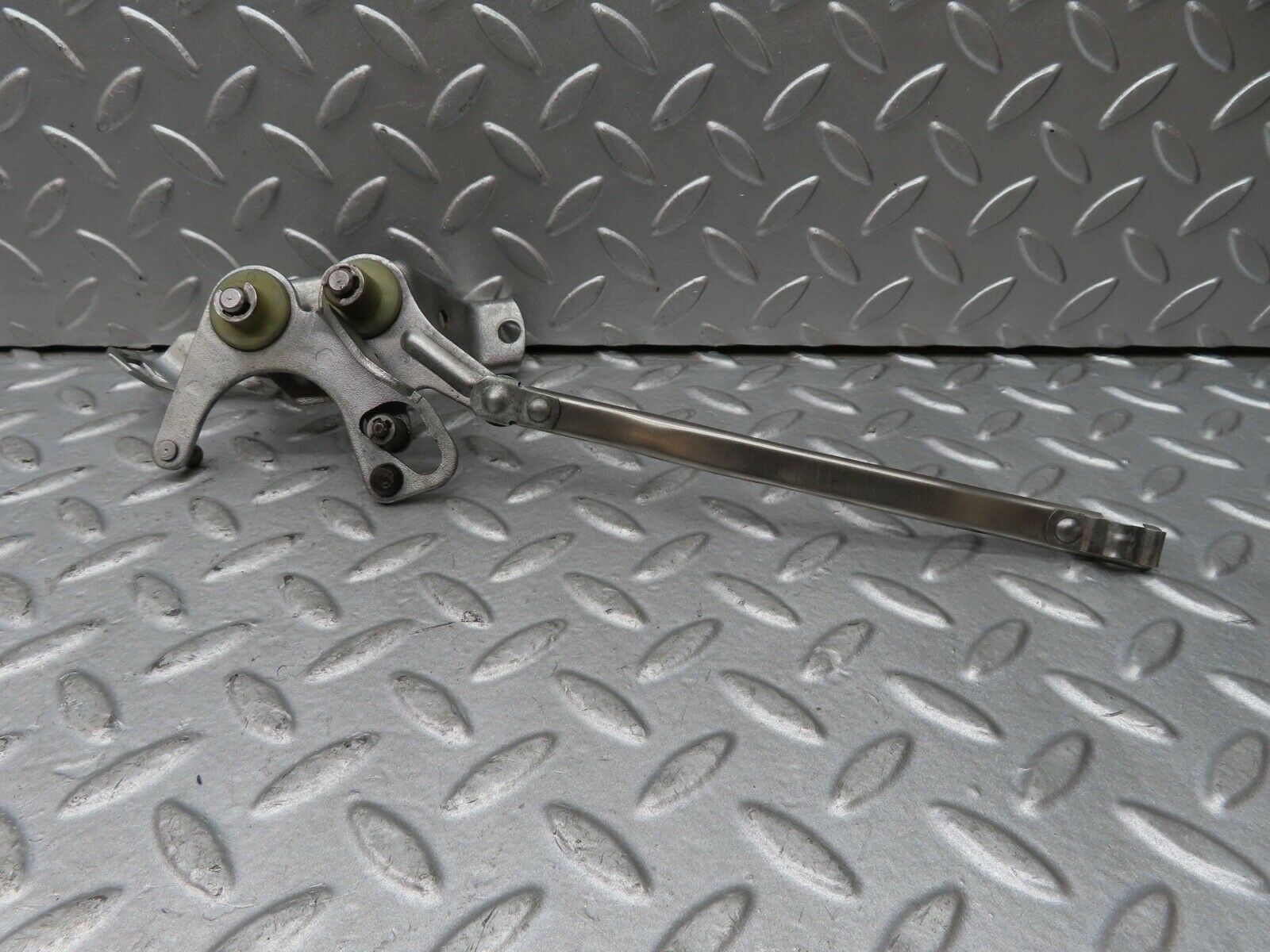 17787 Mercedes-Benz W116 450SEL Throttle Linkage