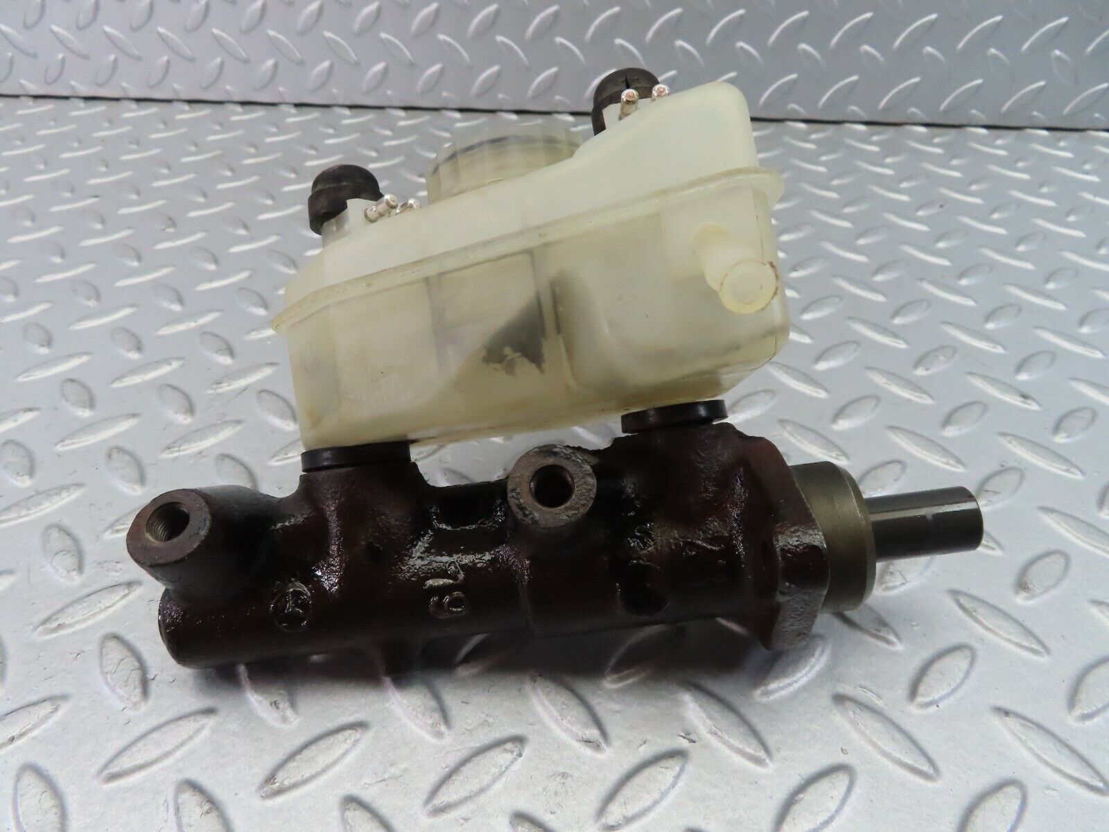 7753 Mercedes-Benz S123 230TE Wagon Brake Master Cylinder With Tank