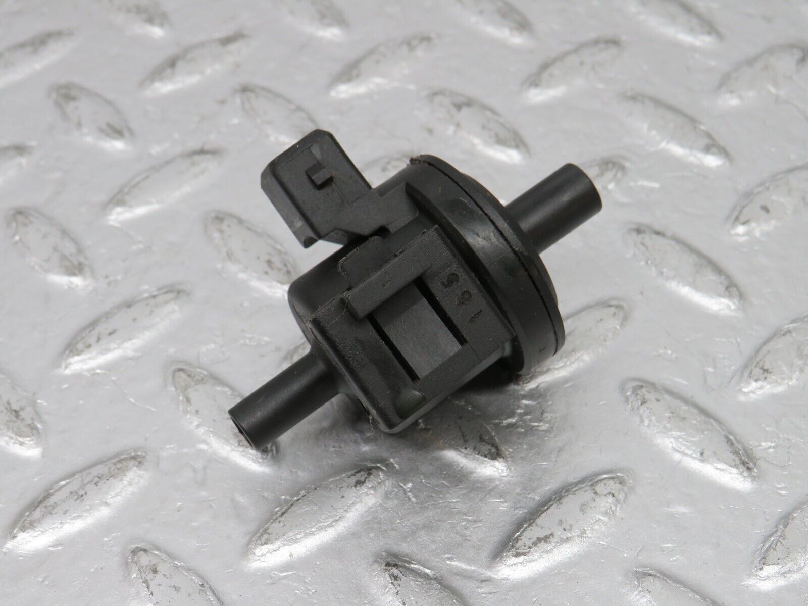 33313 Mercedes-Benz W202 C180 Fuel Purge Valve 2024700093