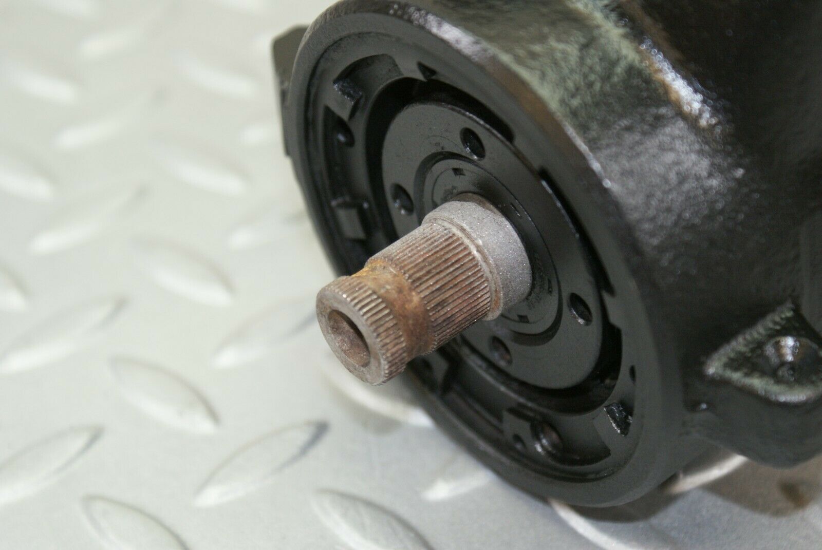 3069 Mercedes-Benz W115 220D Steering Box Steering Rack LHD 1154610701