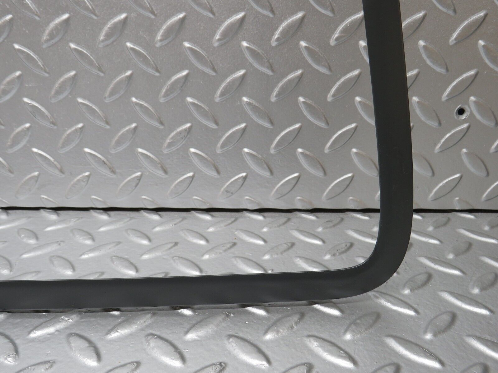 32313 Mercedes-Benz S124 300TE Wagon Tailgate Windscreen Frame