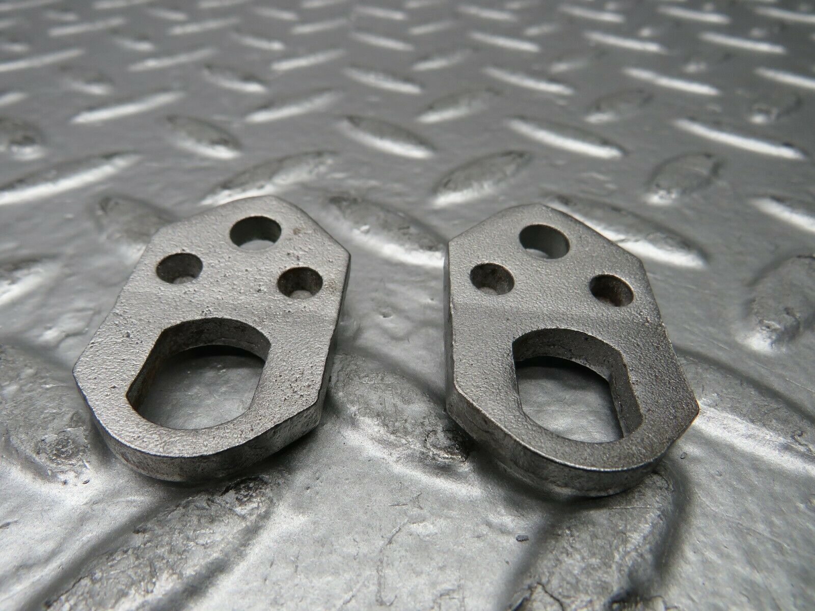 23173 Mercedes-Benz C107 450SLC Coupe Fuel Injector Bracket Pair