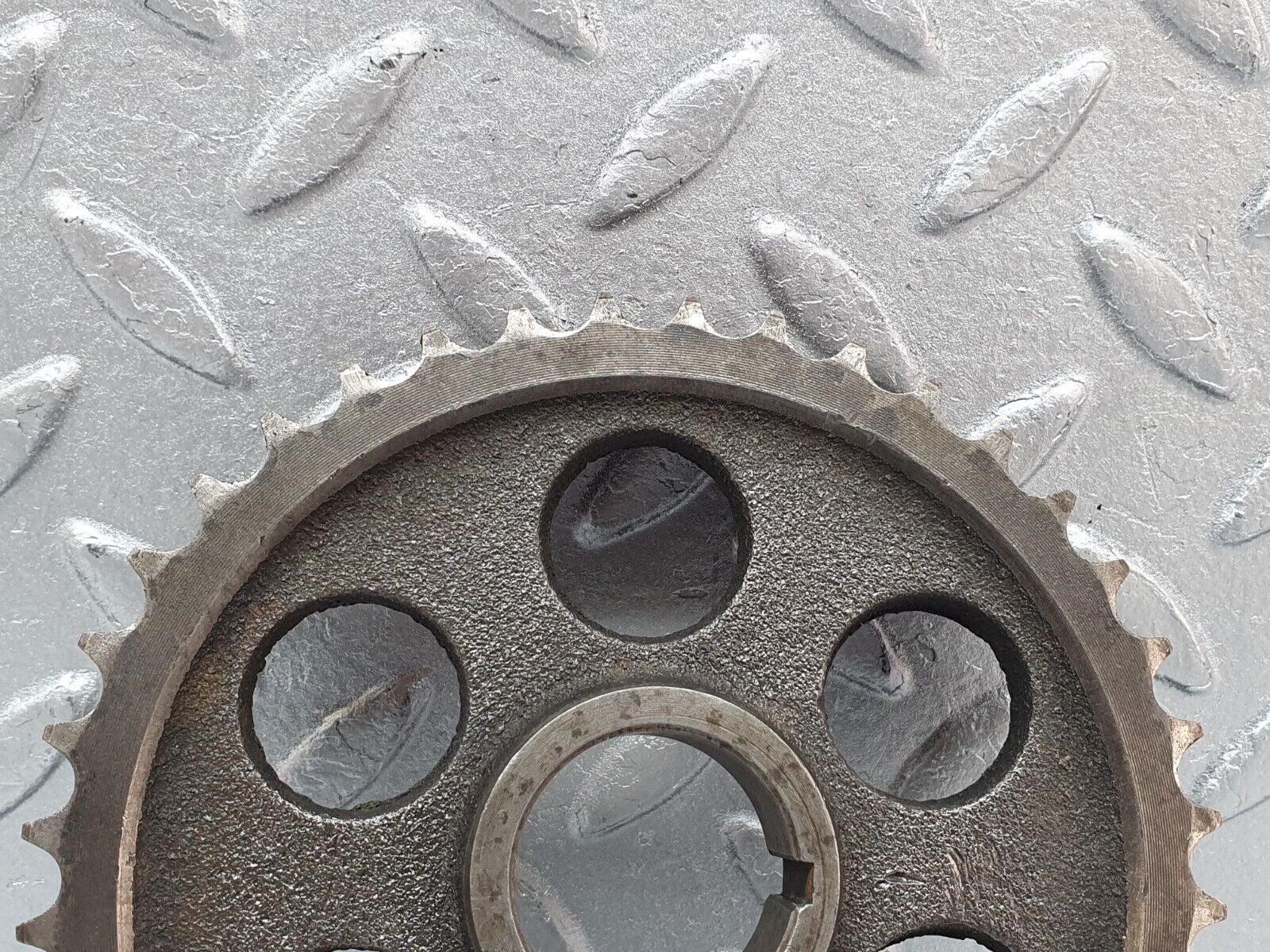 40872 Mercedes-Benz W123 240D Camshaft Timing Gear