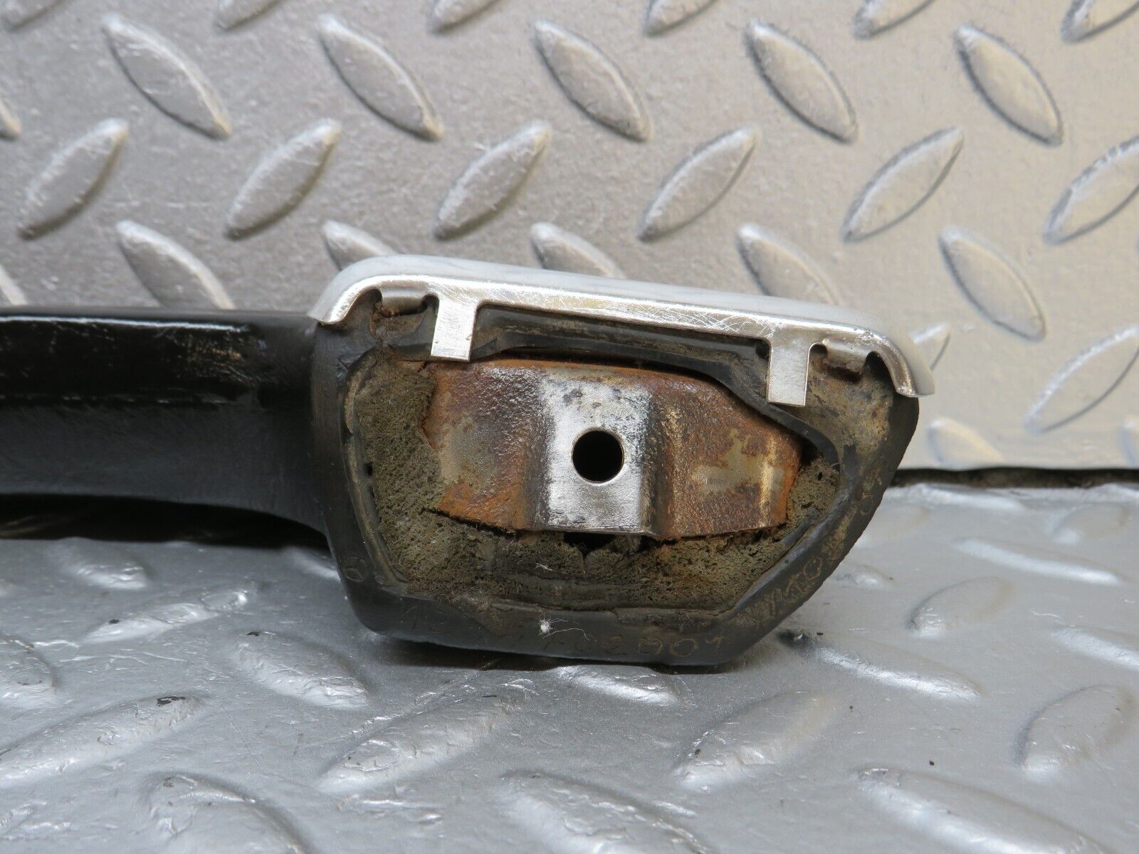 40553 Mercedes-Benz W123 300D Front Right Interior Door Handle Black 1239702001