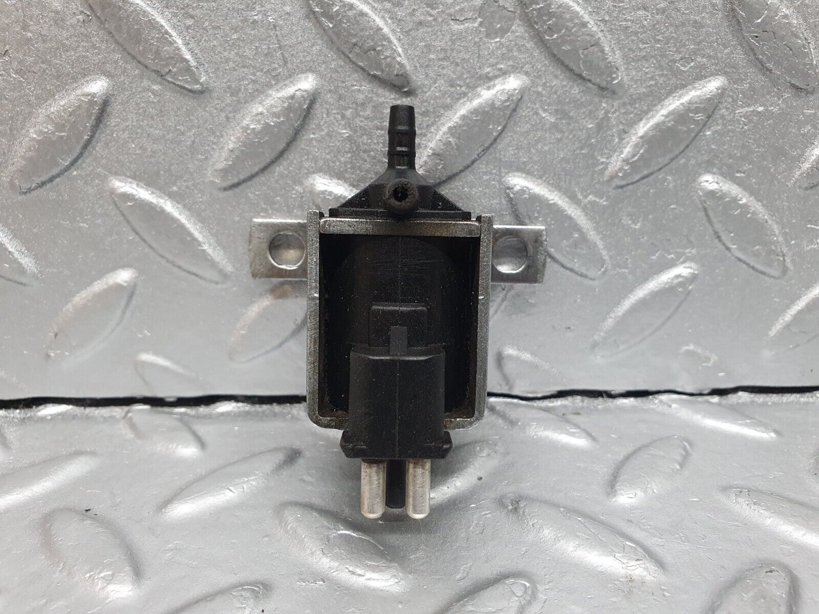 40947 Mercedes-Benz W126 300SE Vacuum Solenoid Binder 0015408697